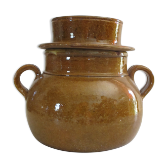 Glazed terracotta pot called pignate