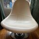 Fauteuil pivotant "egg tirup" de carl öjerstam ", cuir blanc