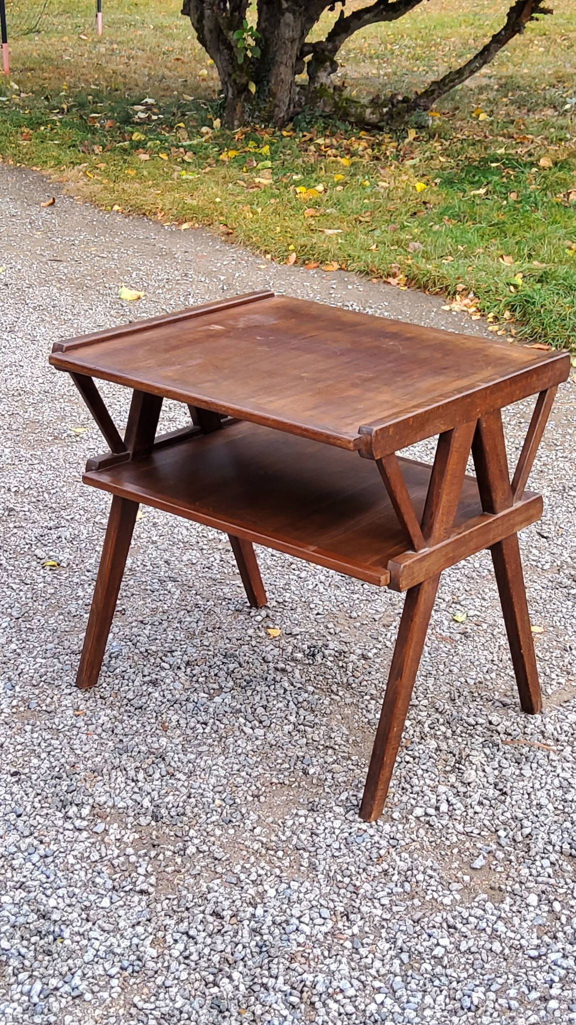 Table d’appoint vintage des années 50 en hêtre chêne et peuplier pieds compas