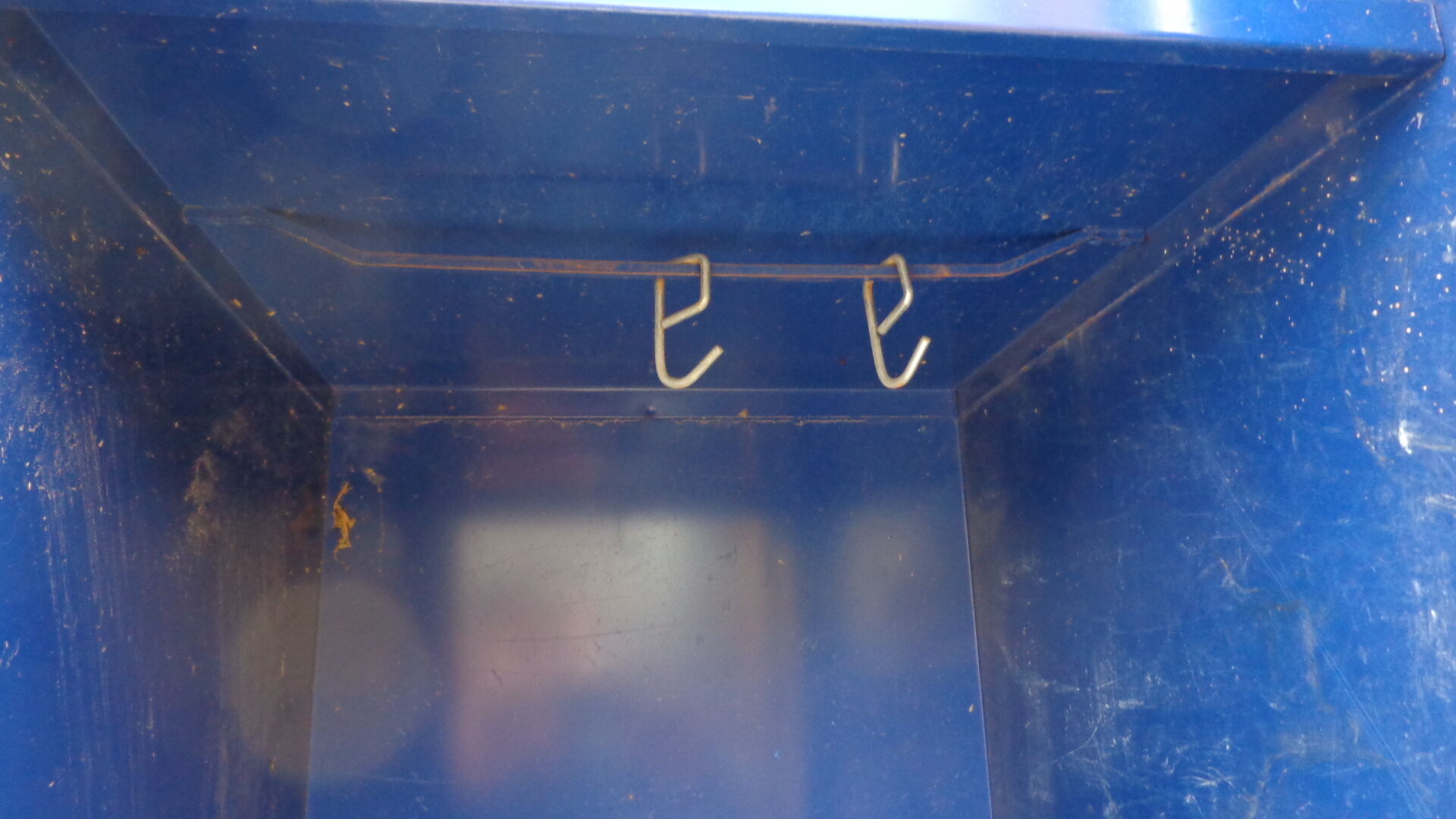 Color metal vestiary