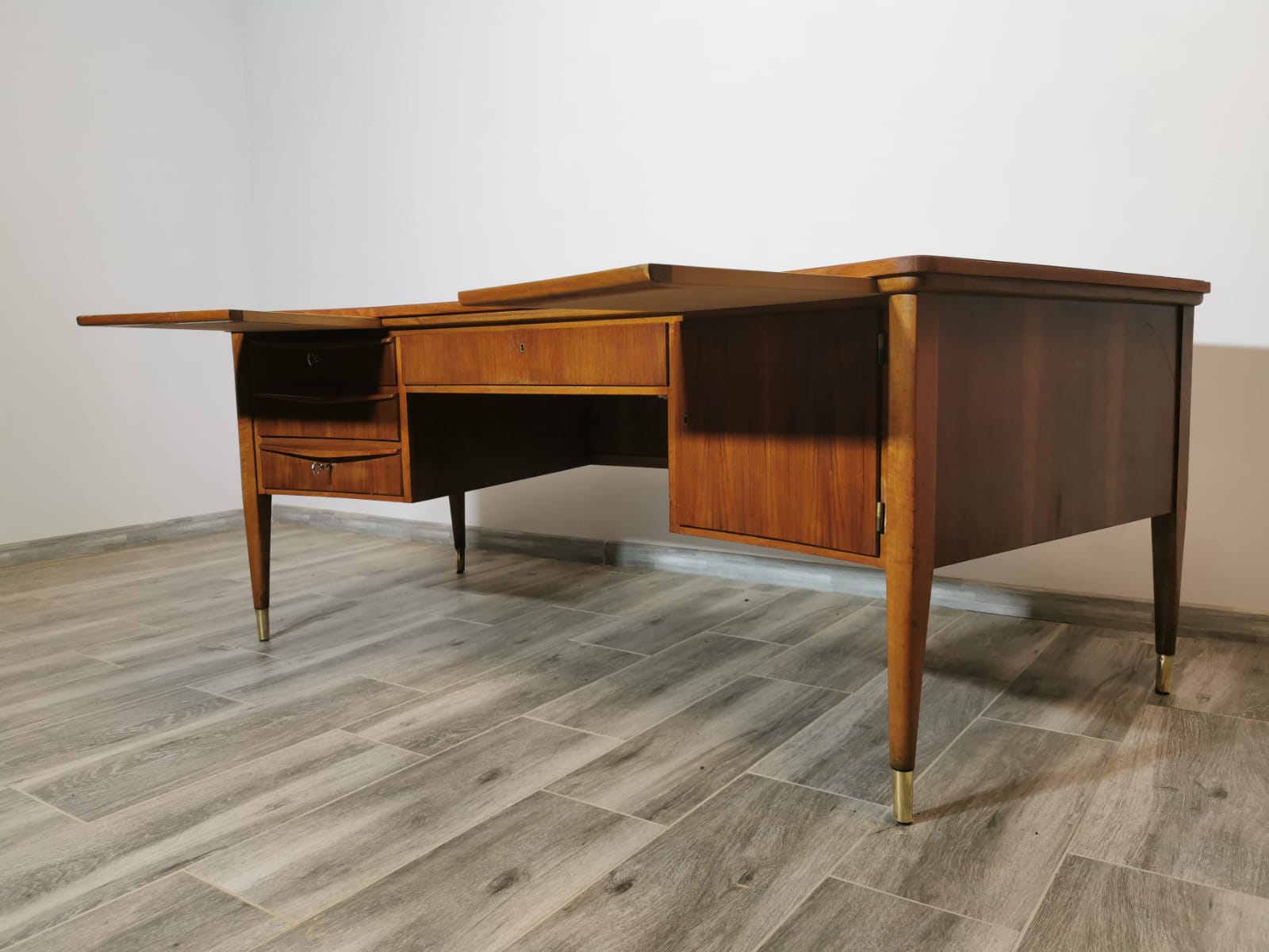 Bureau du milieu du siècle