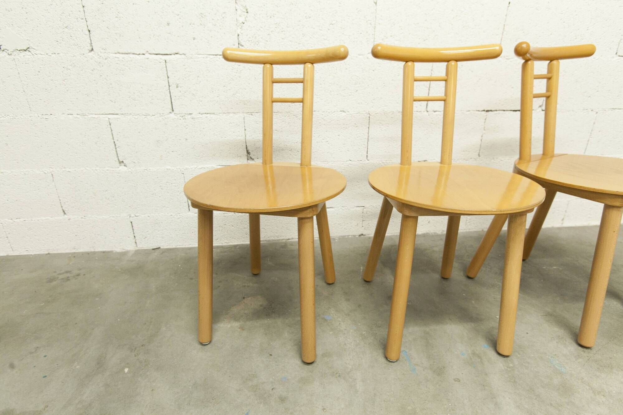 Set of 3 minimalist chairs in light wood 1980 Italy