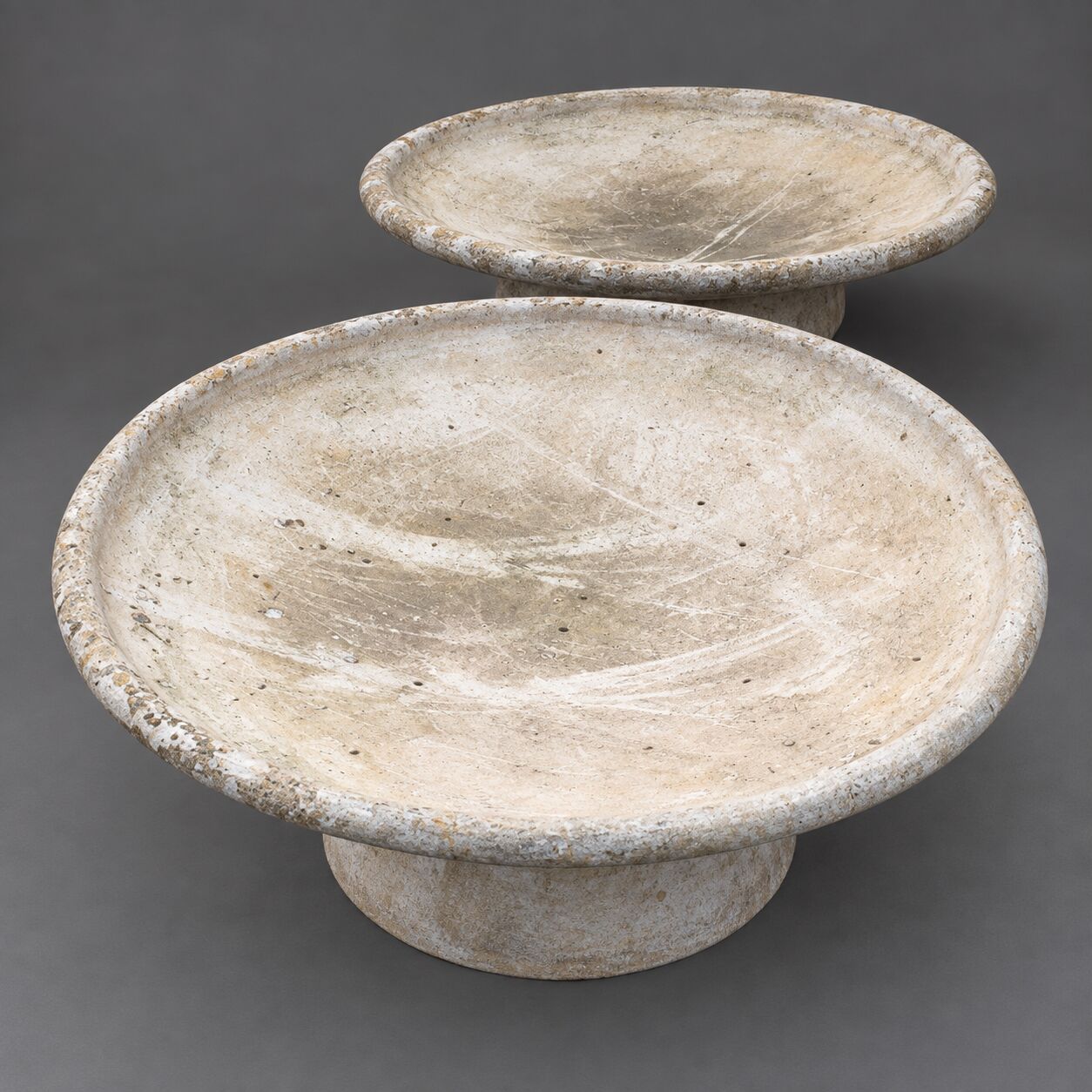 Willy Guhl for Eternit, pair of "Soucoupe" planters, model/size 97, Switzerland, circa 1960.