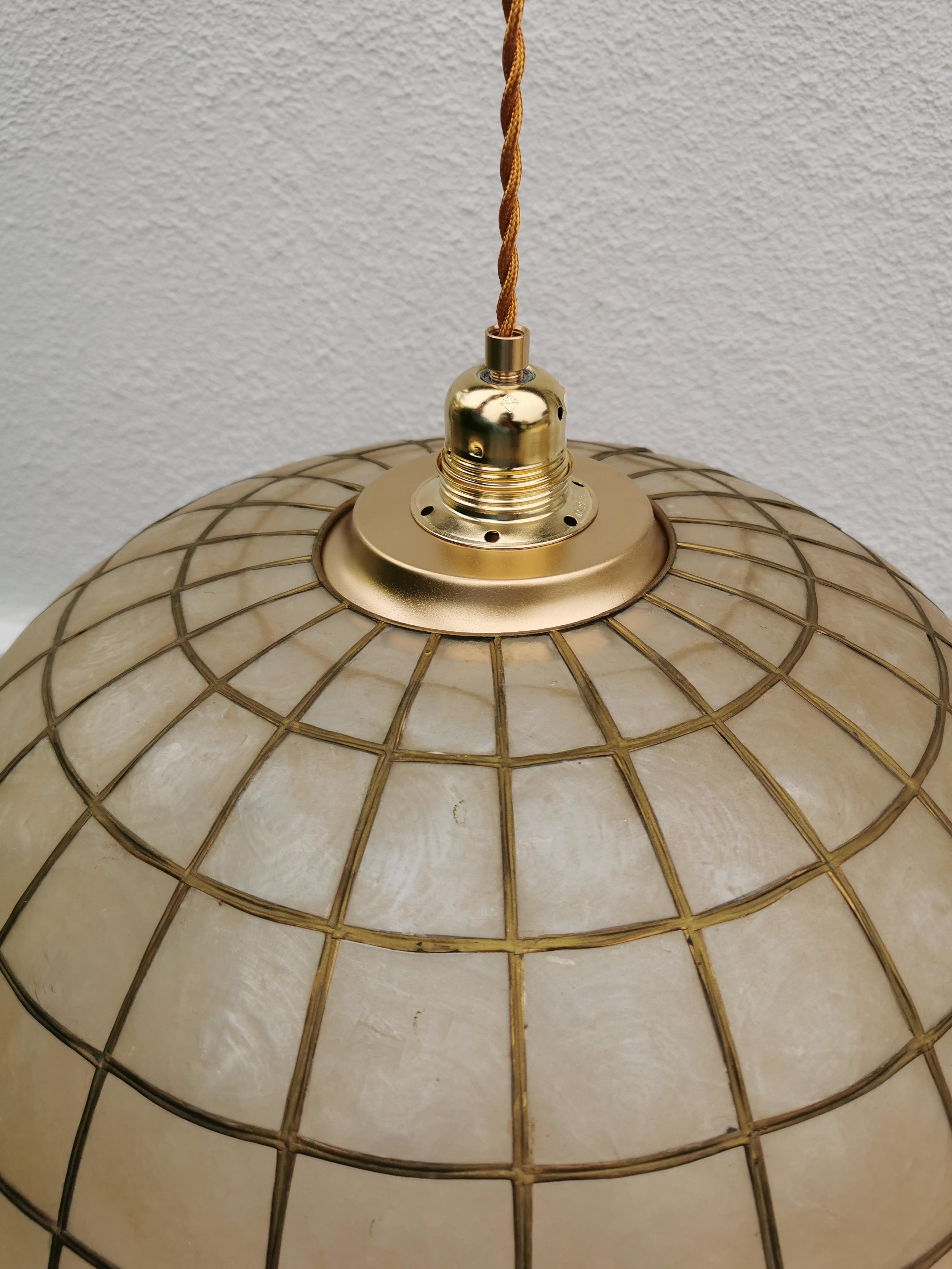 Suspension nacre et laiton 1960