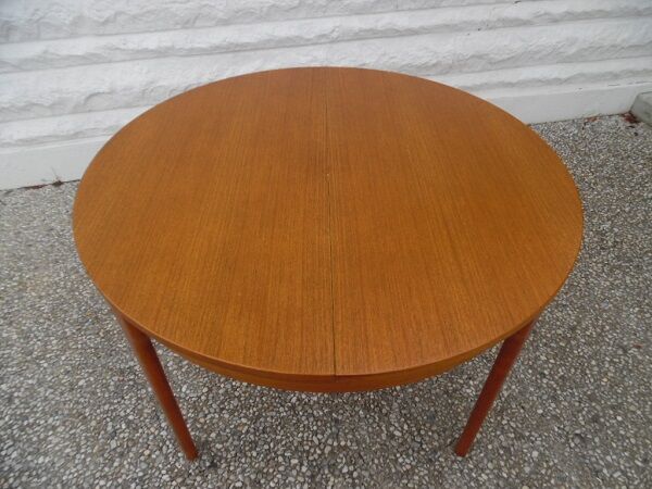 Scandinavian style roundtable