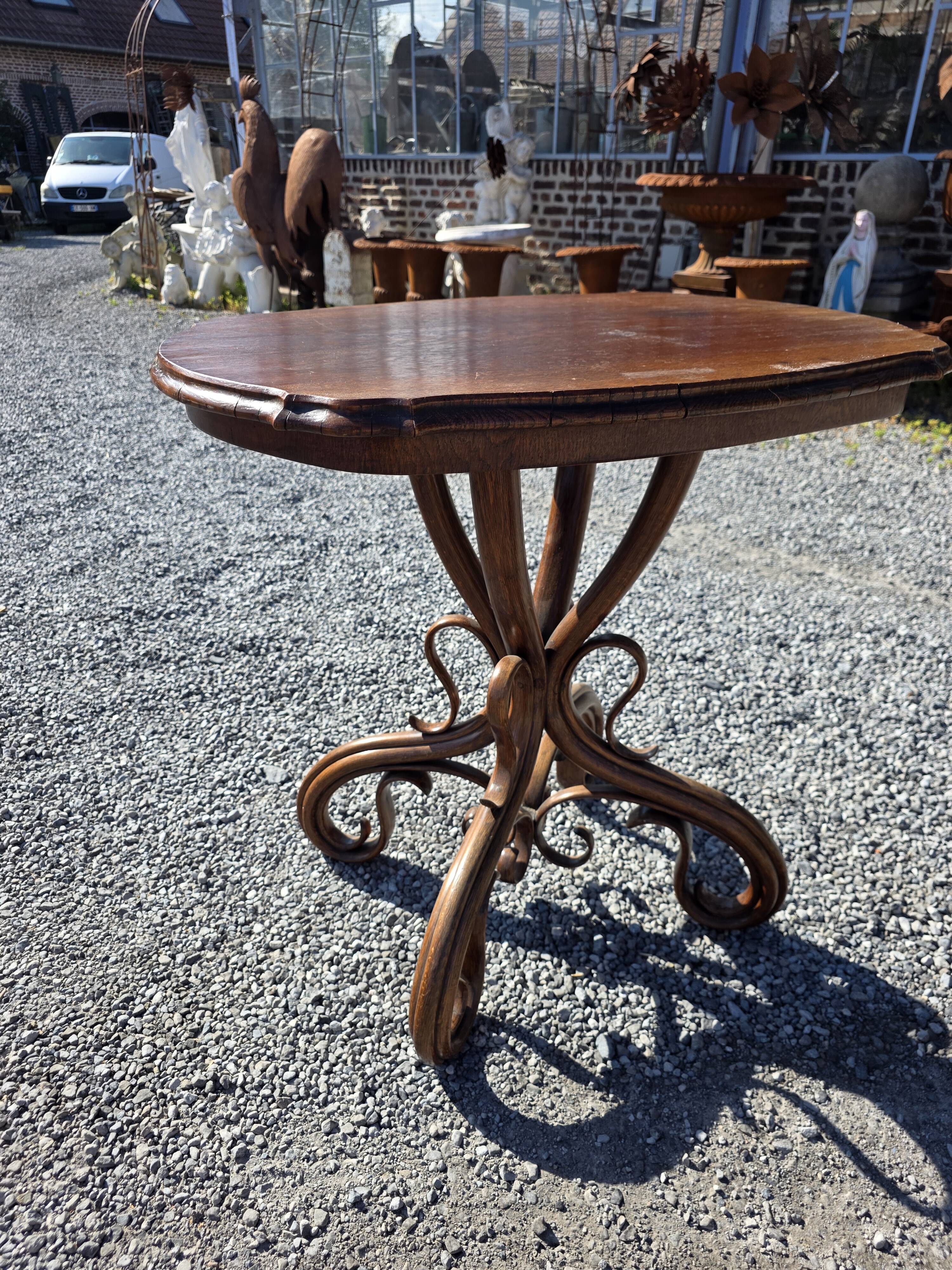 Thonet No. 1 curved wooden side table from the 19th century.