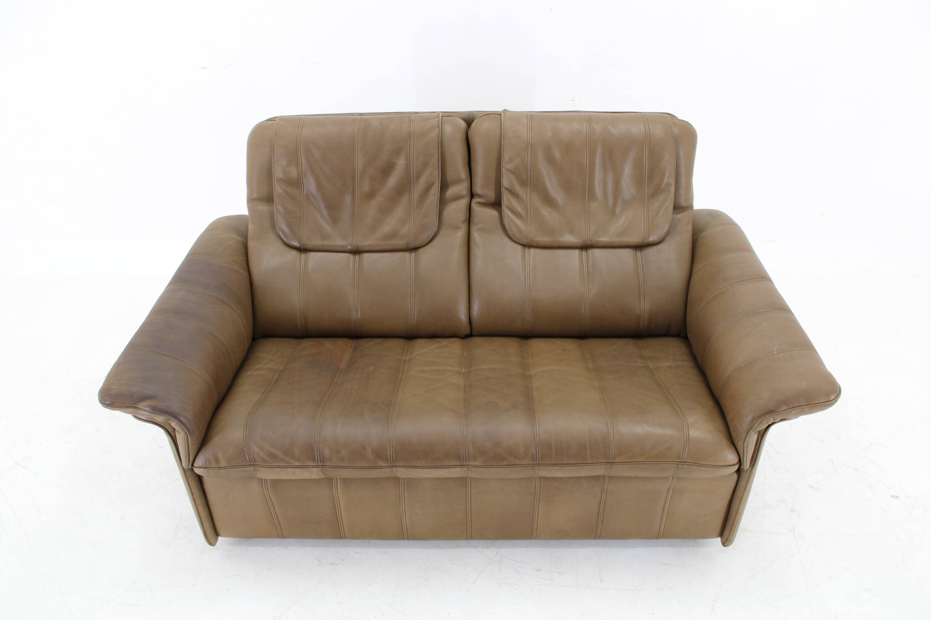 1970s De sede Exclusive Buffalo Leather 2- Seater Sofa , Switzerland