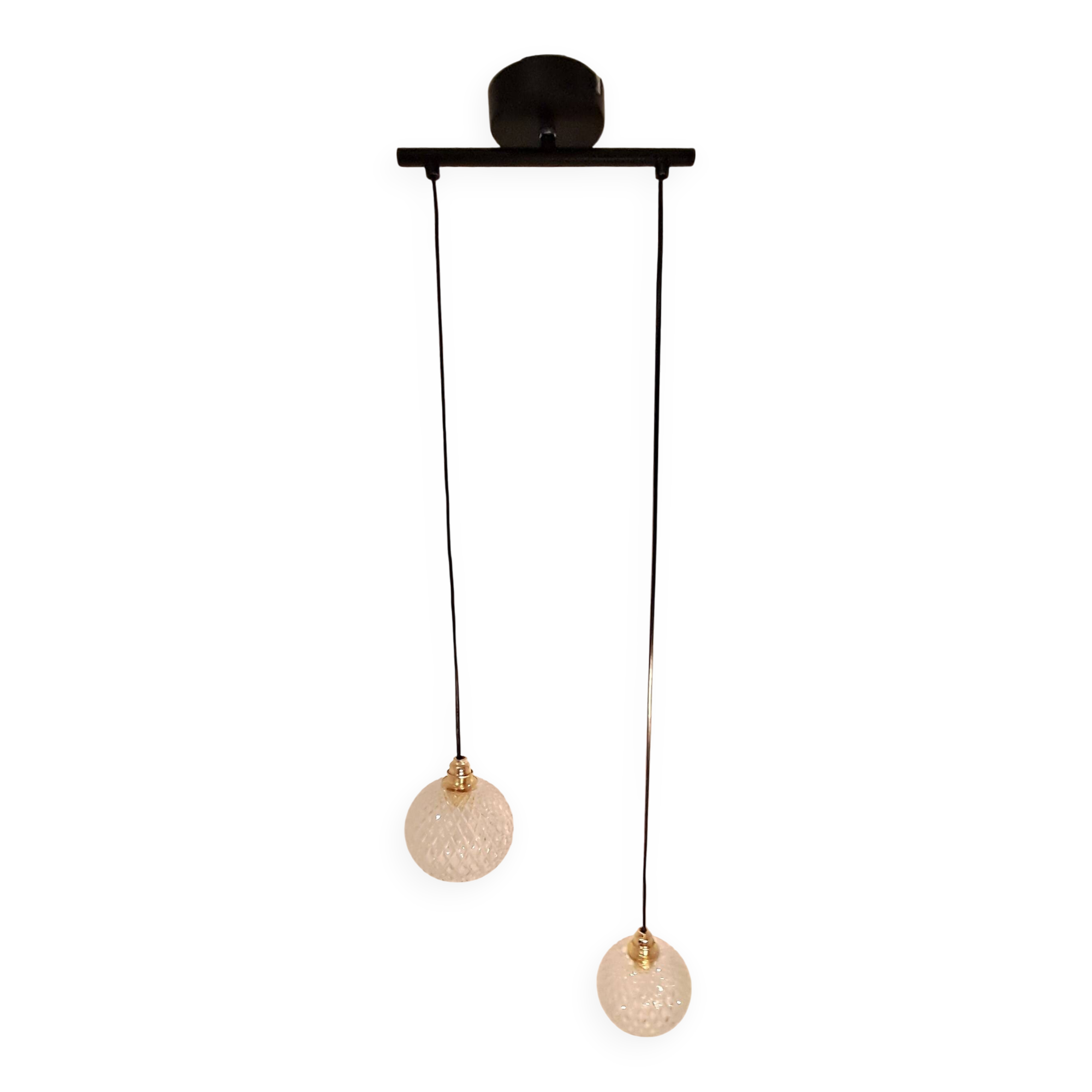 Two-light pendant in a cascade of cut crystal globe