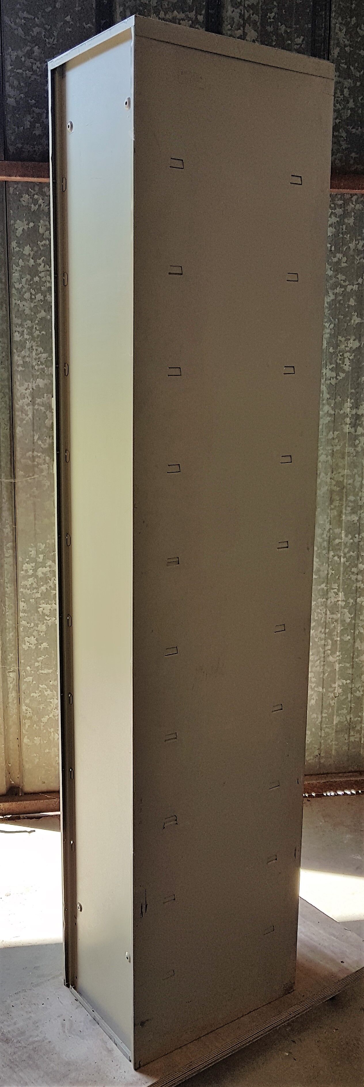 Armoire à clapet de la marque Sansen à 10 clapets