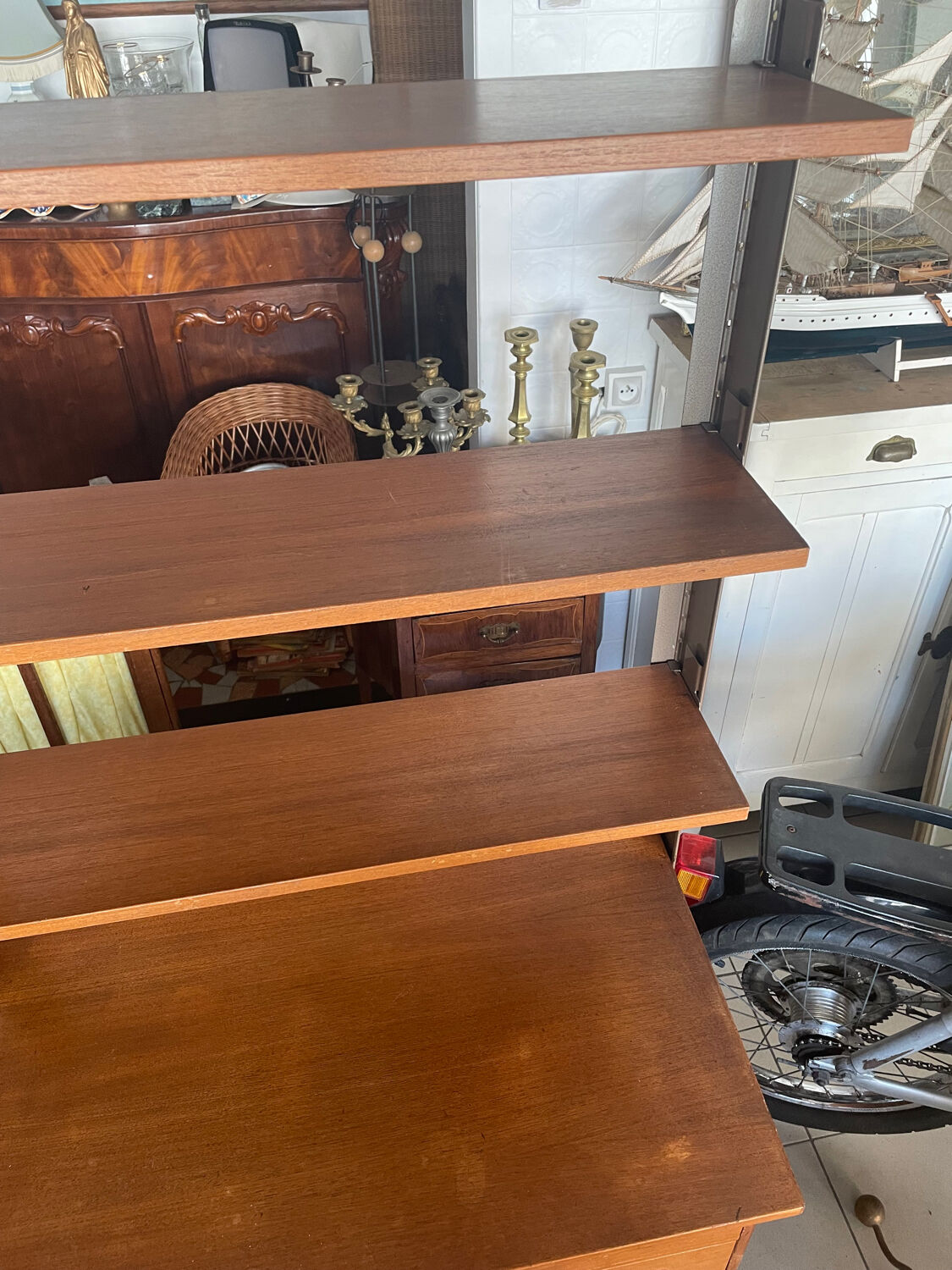 Étagère bois scandinave