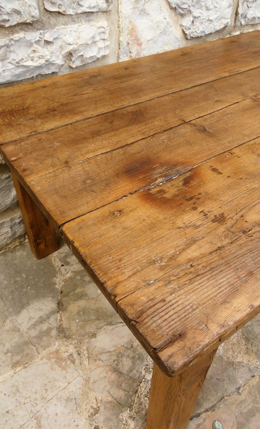 Ancienne table basse en bois avec tiroir central