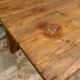 Ancienne table basse en bois avec tiroir central