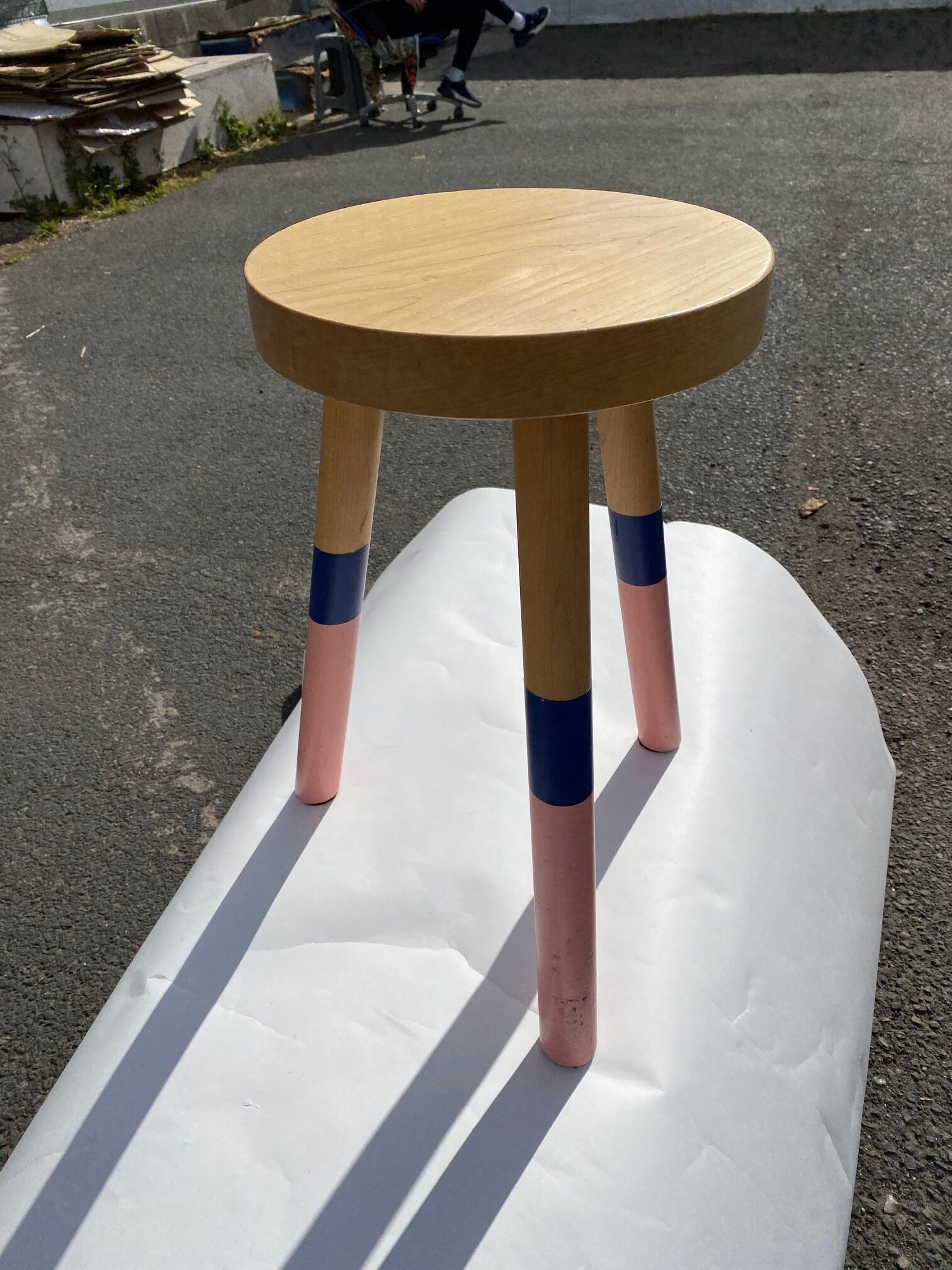 Wooden stool tricolour feet