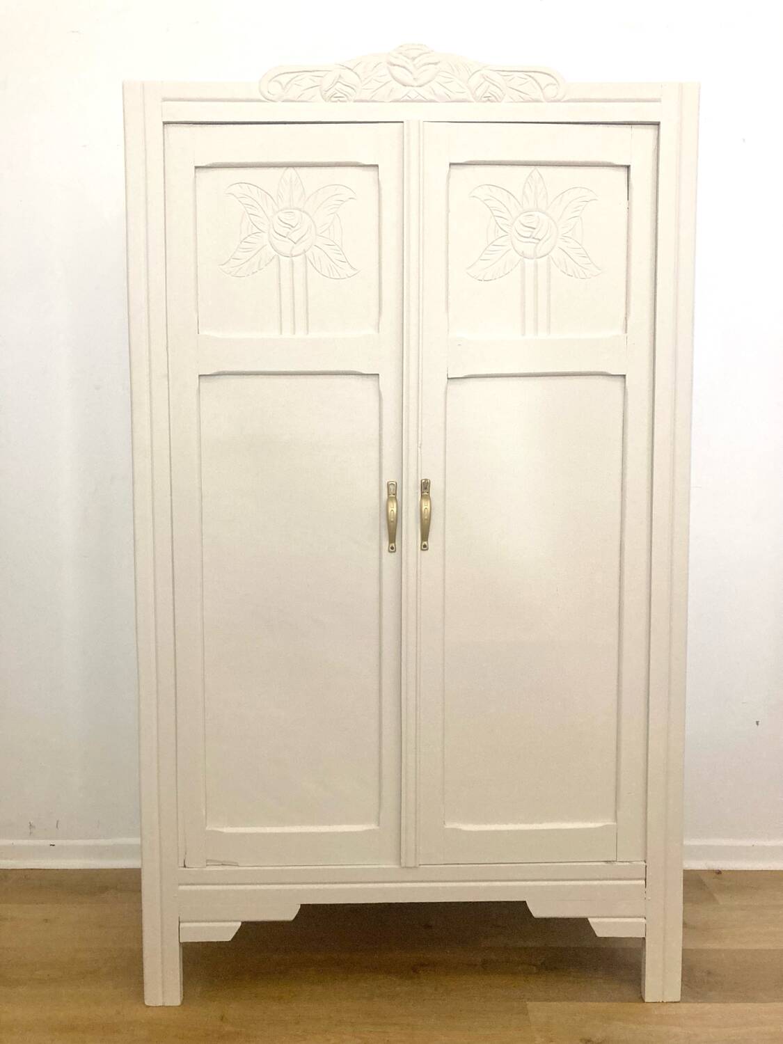 Parisian wardrobe + hanging rail