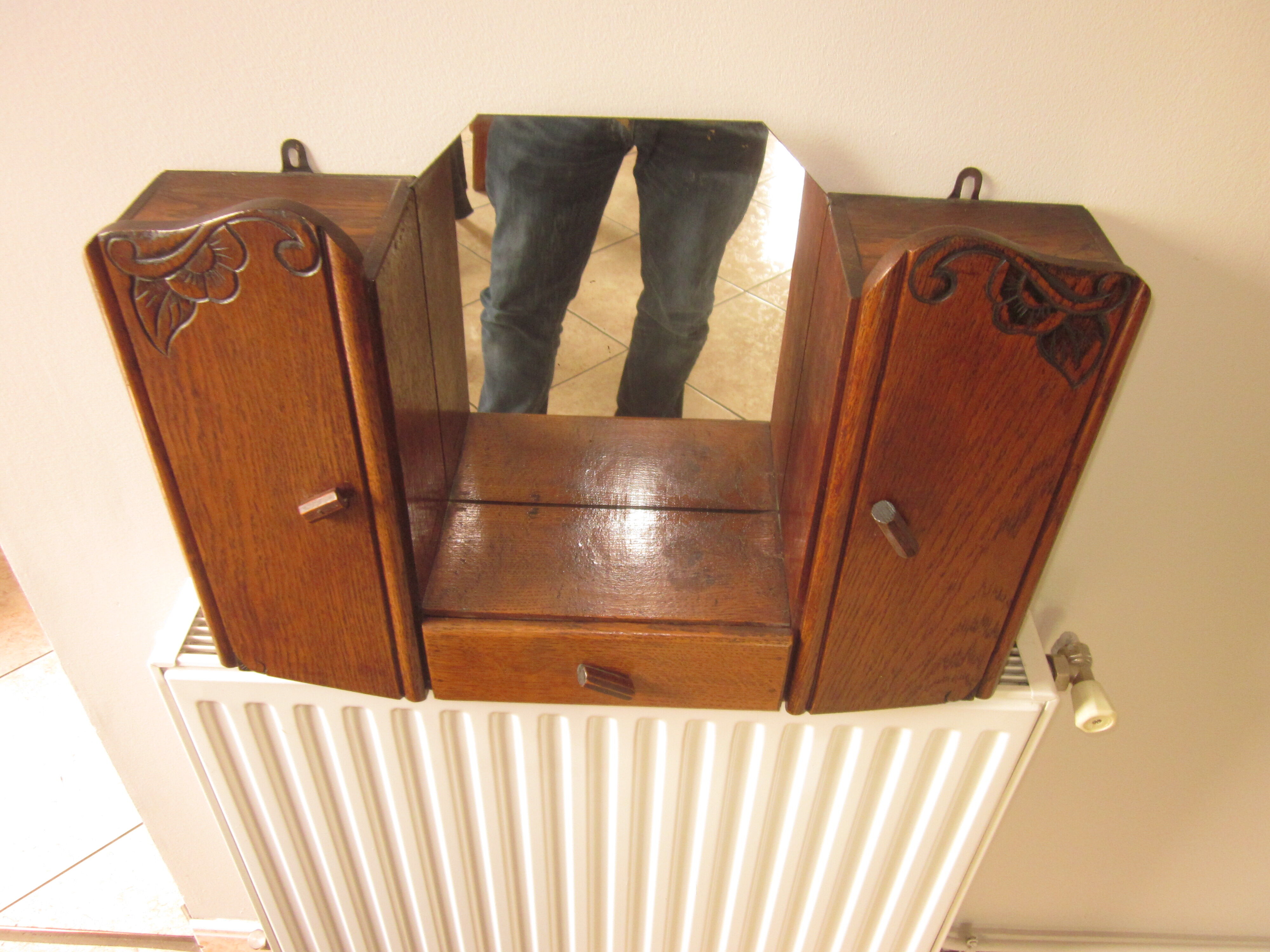 Toilet cabinet of the 50s