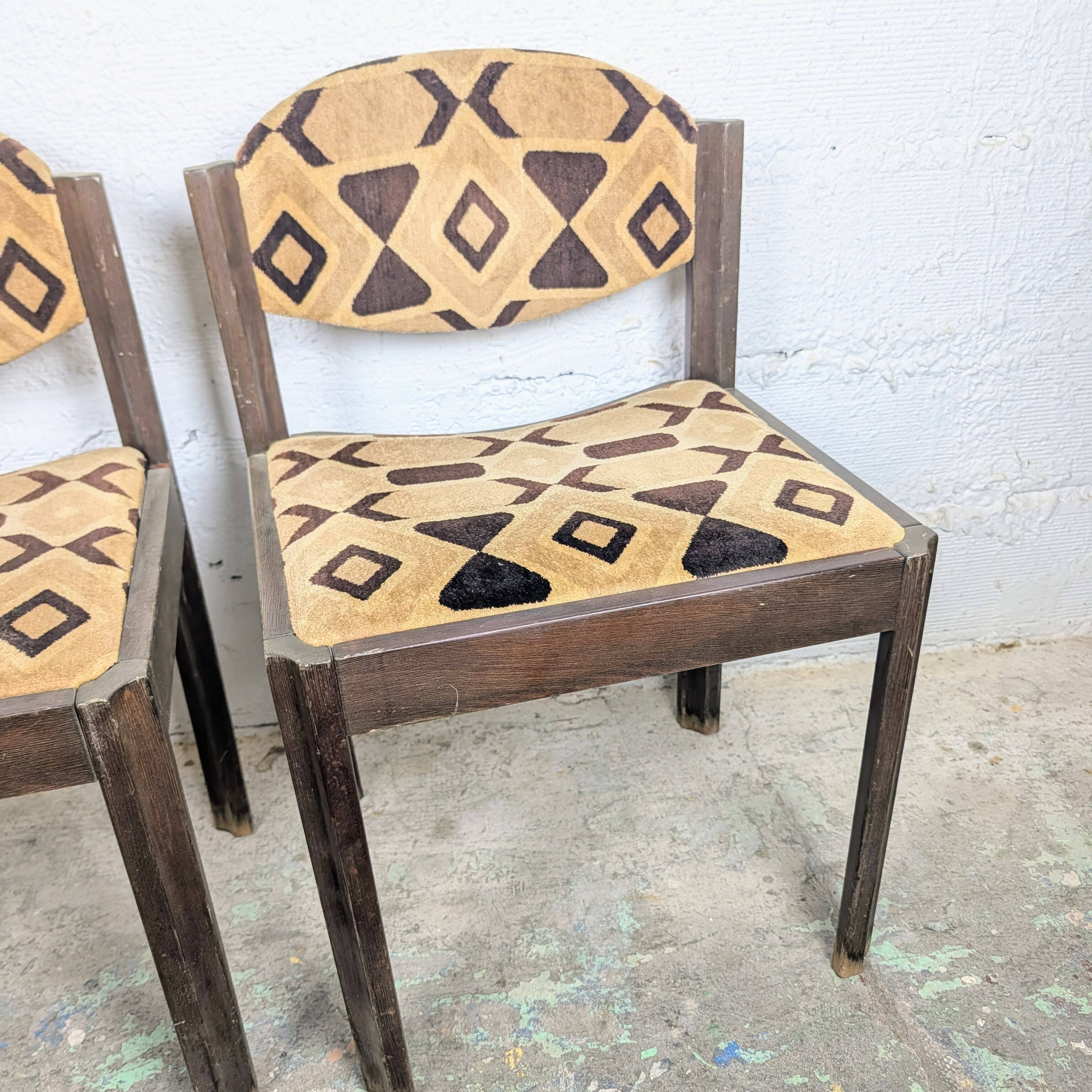 Pair of vintage chairs with geometric graphic fabric – 1970s