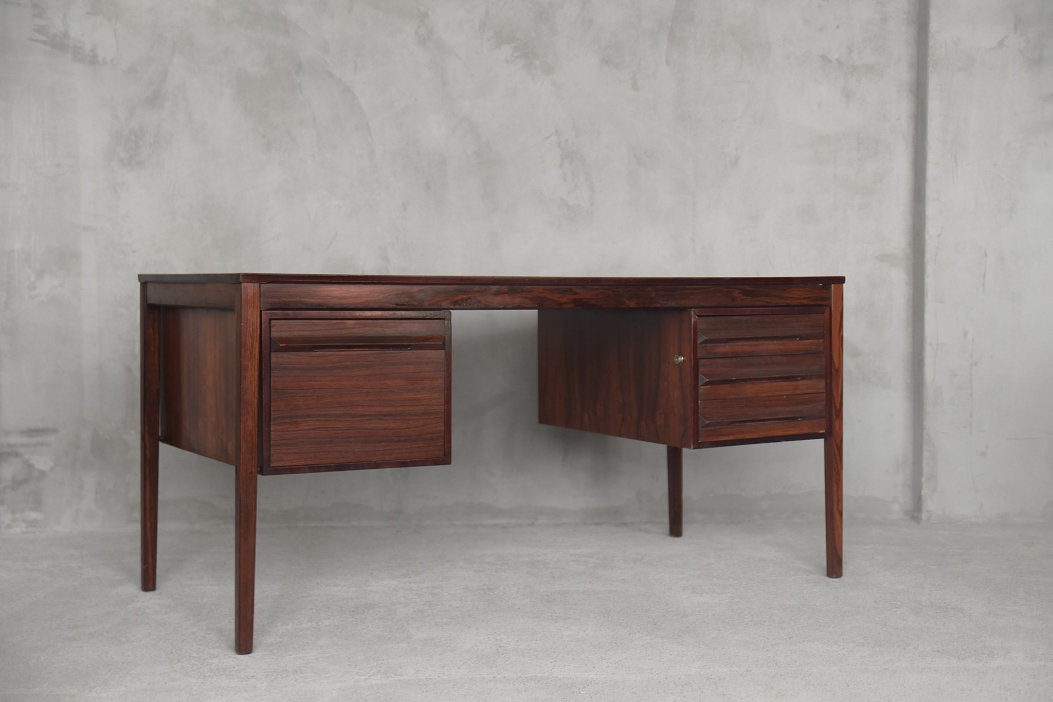 Executive rosewood Norwegian desk by Torbjørn Afdal for Haug Snekkeri AS Bruksbo, 1960s