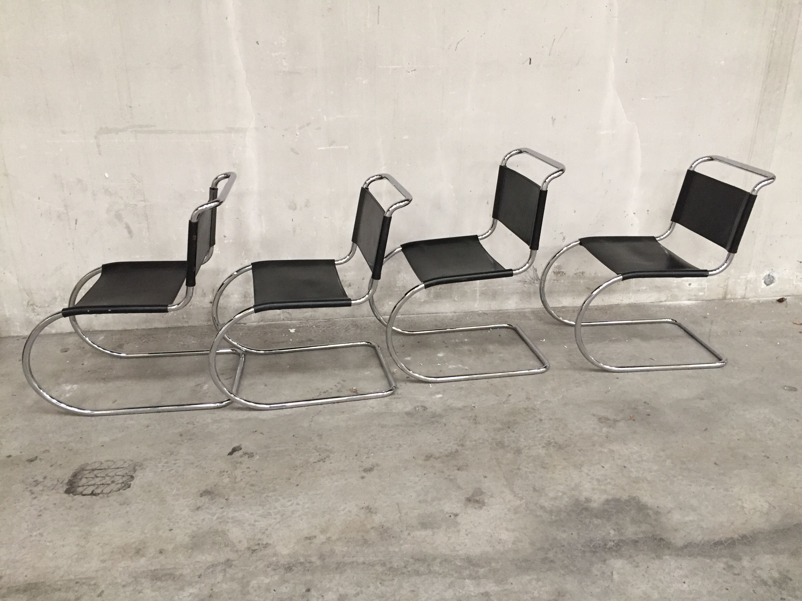Set of 4 black leather chairs by Ludwig Mies Van Der Rohe