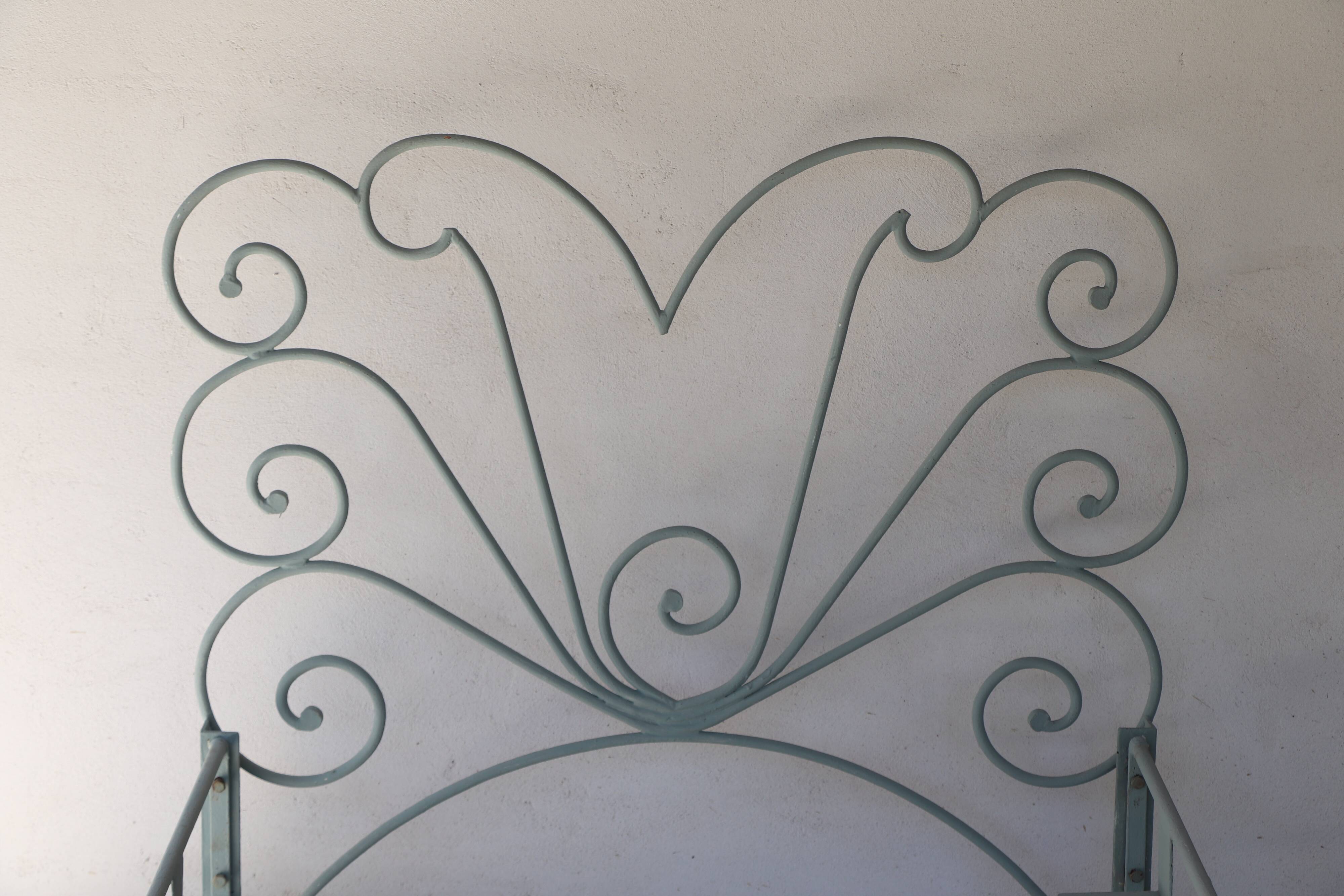 Volute wrought iron bed