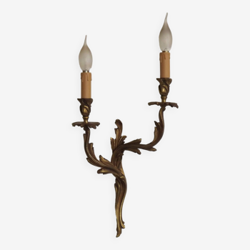 Applique deux feux en bronze à décor de feuilles d'acanthe