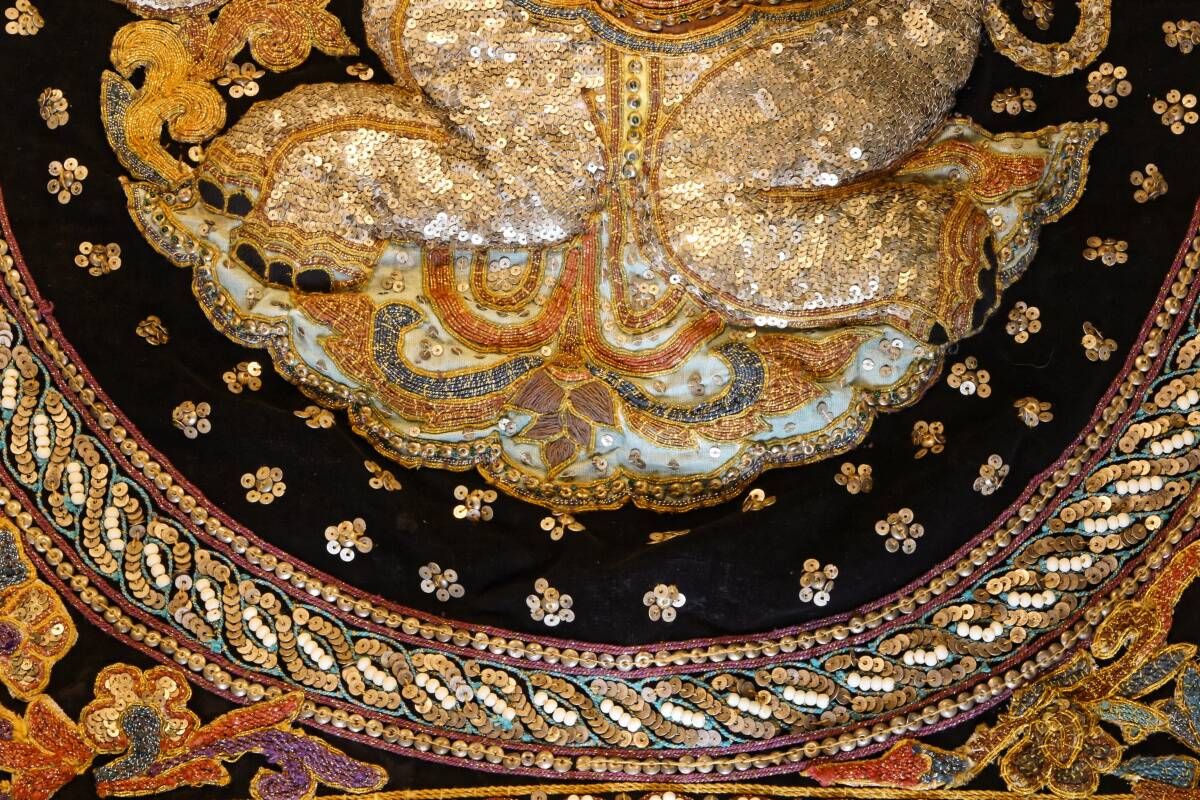 Tapisserie birmane Kalaga, les éléphants, perles et sequins