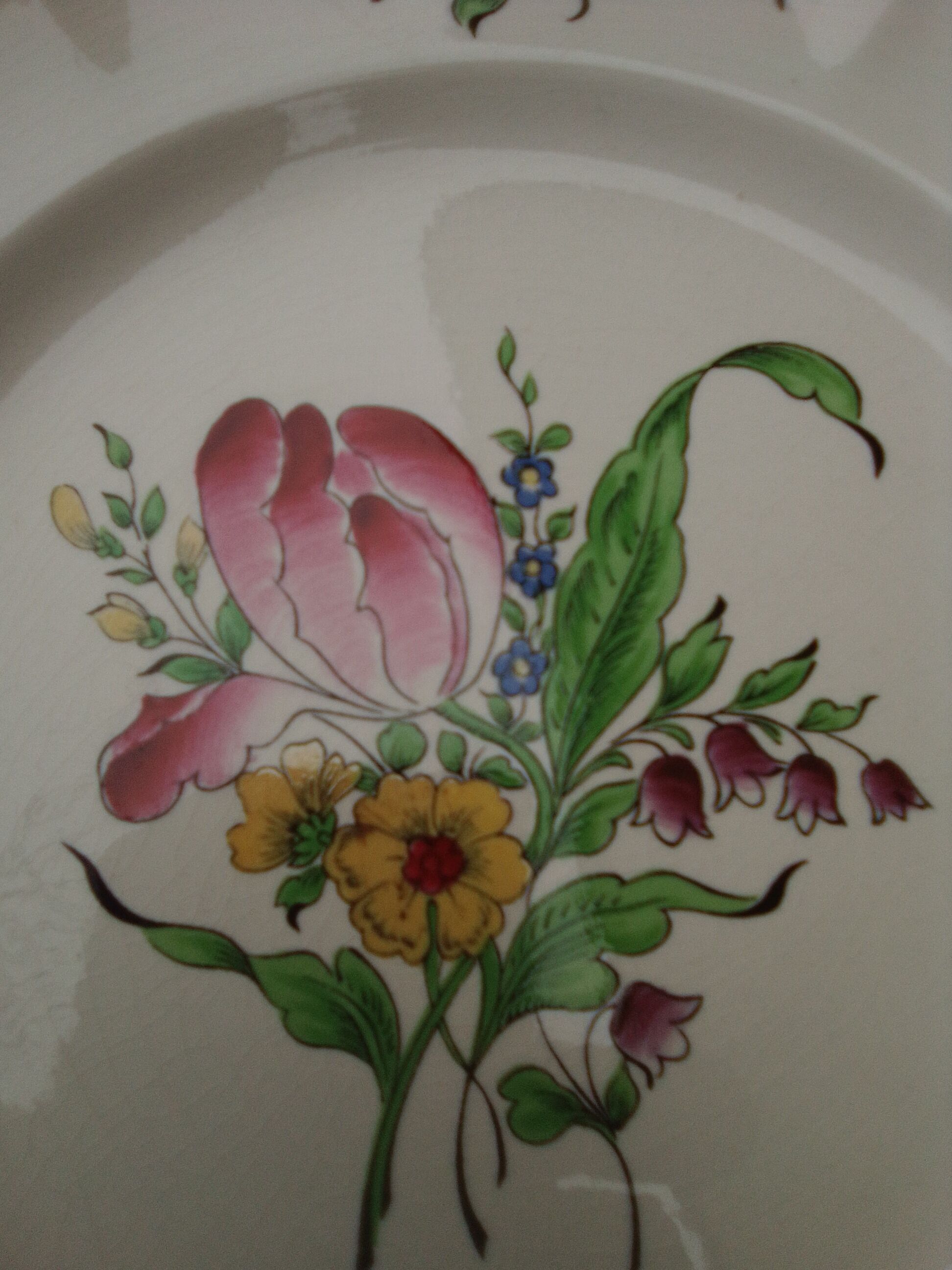 Earthenware plate Keller Guerin Lunéville (KG) tulip pattern diam 24,5 cm