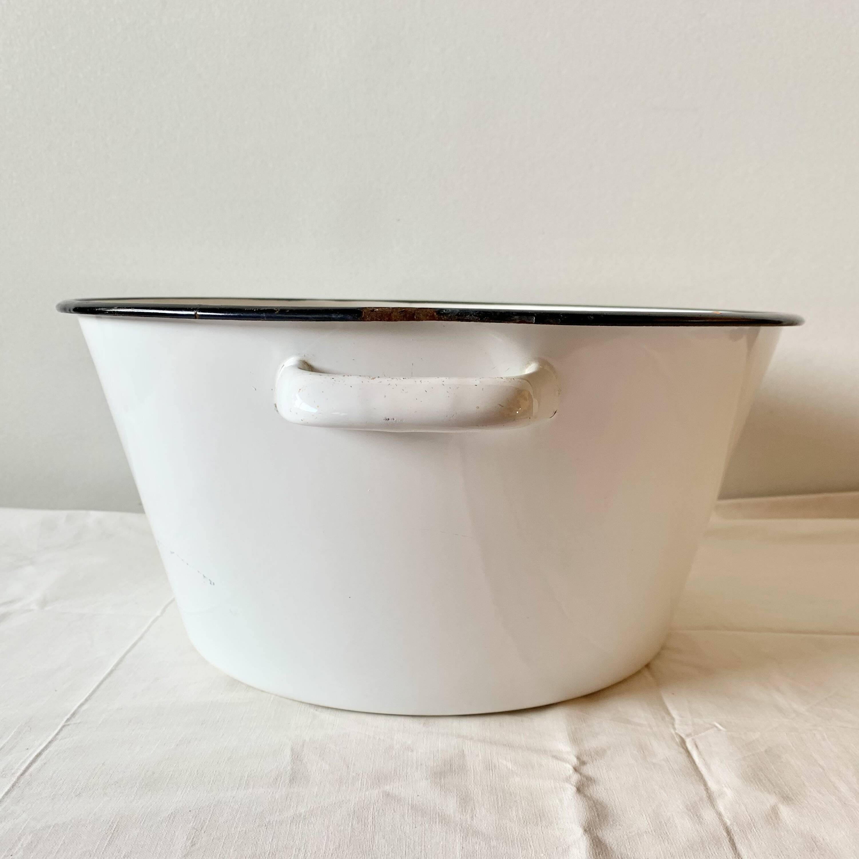 Large vintage basin in white enameled sheet metal