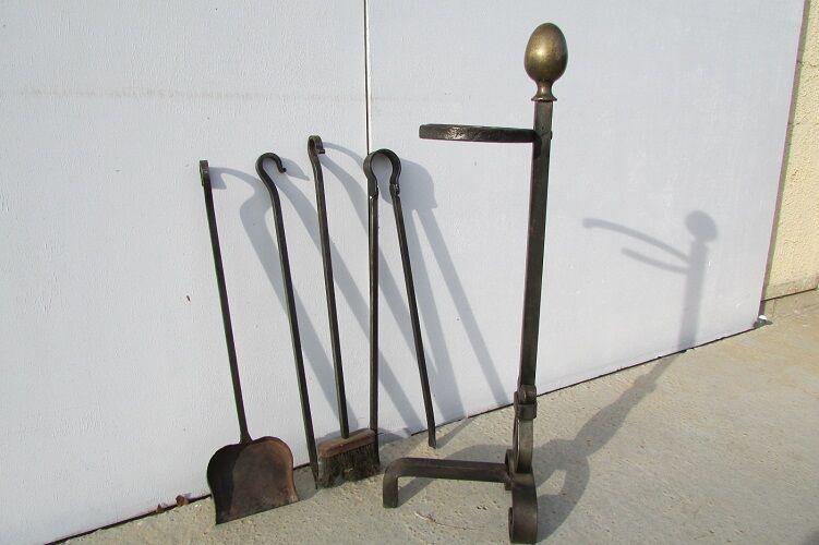 Wrought iron chimney servant, and bronze, ancient