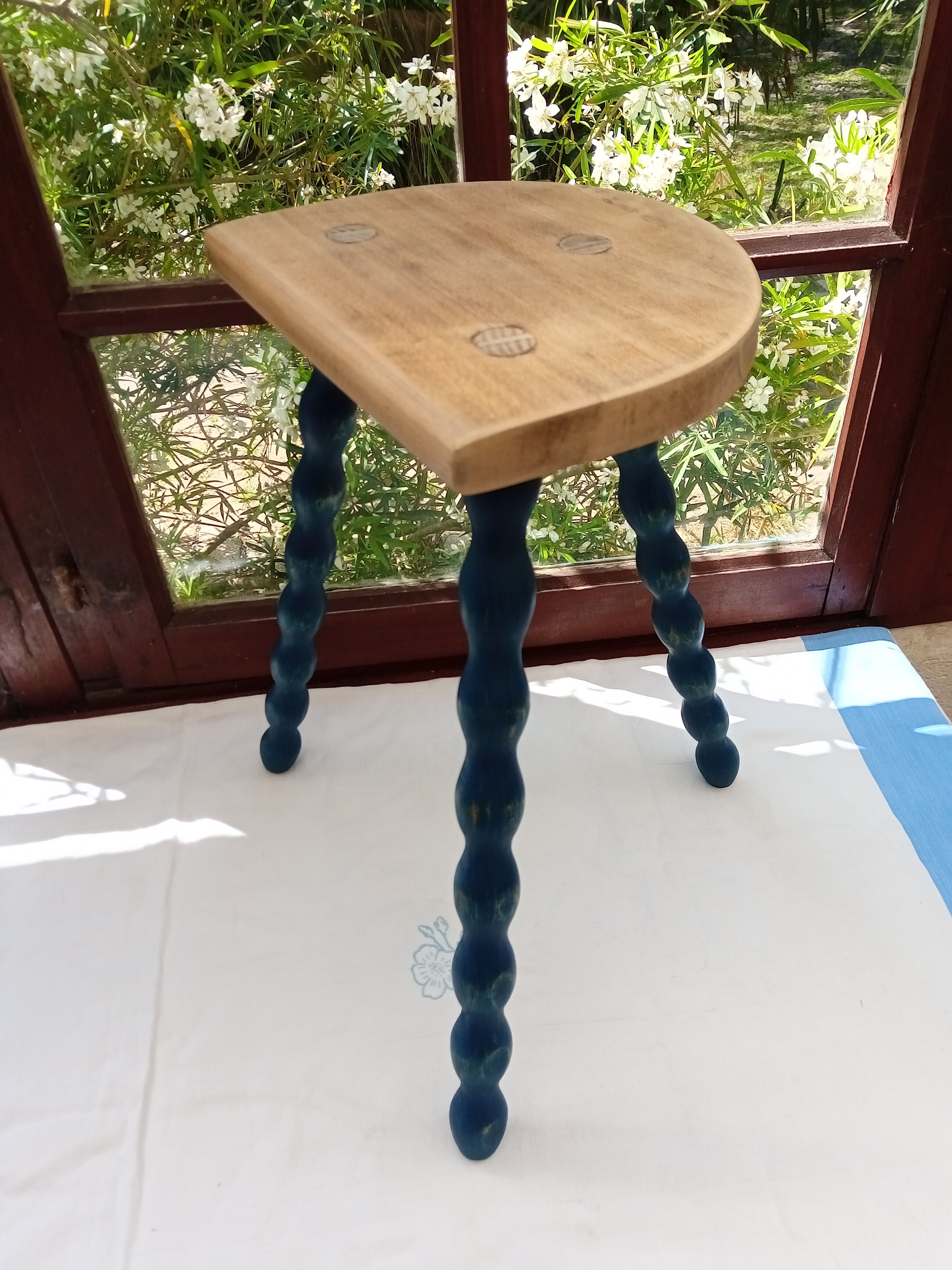 Tripod stool