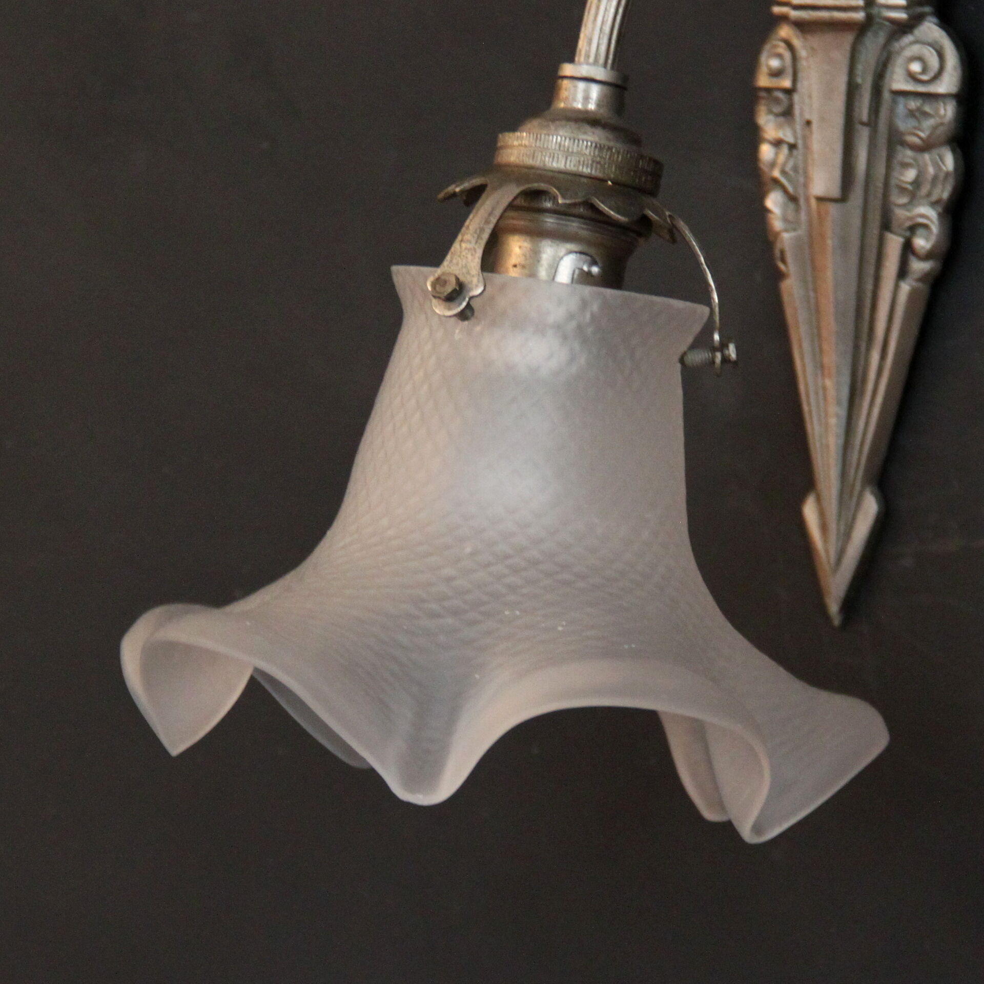 Applique murale en laiton chromé tulipe ancienne en verre vintage