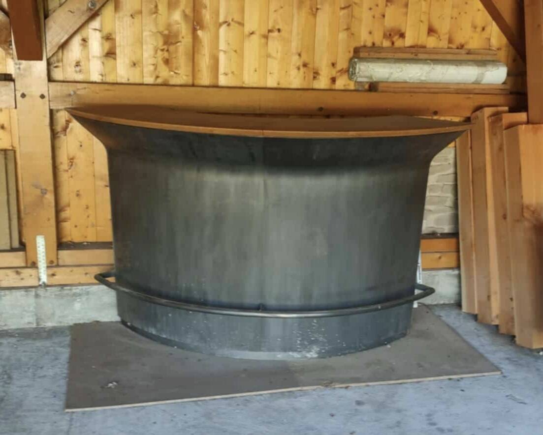 Prototype de bar – Brasserie Les Haras (2013) – Pièce unique en acier