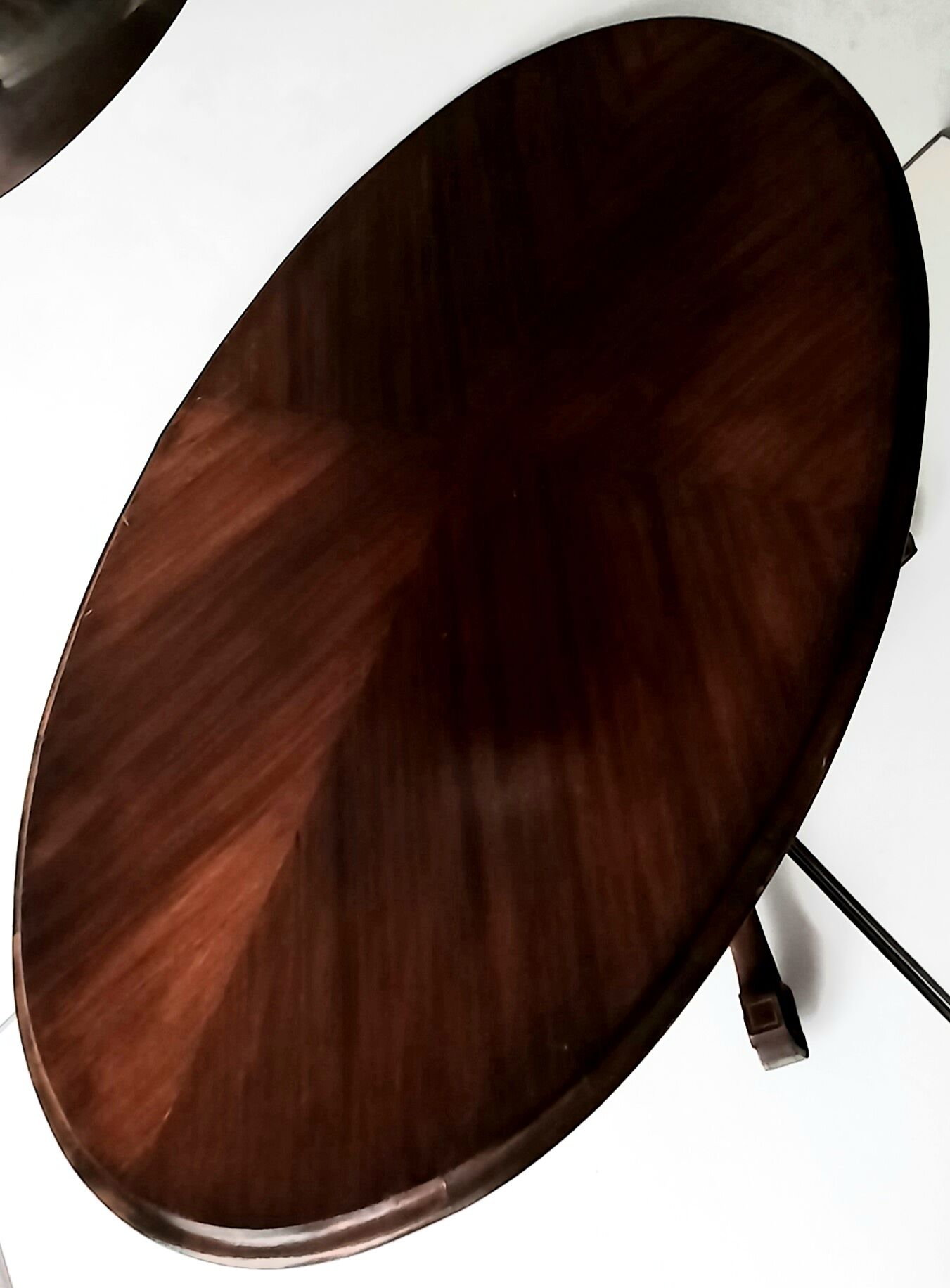 Middle oval table in Art Deco mahogany around 1930