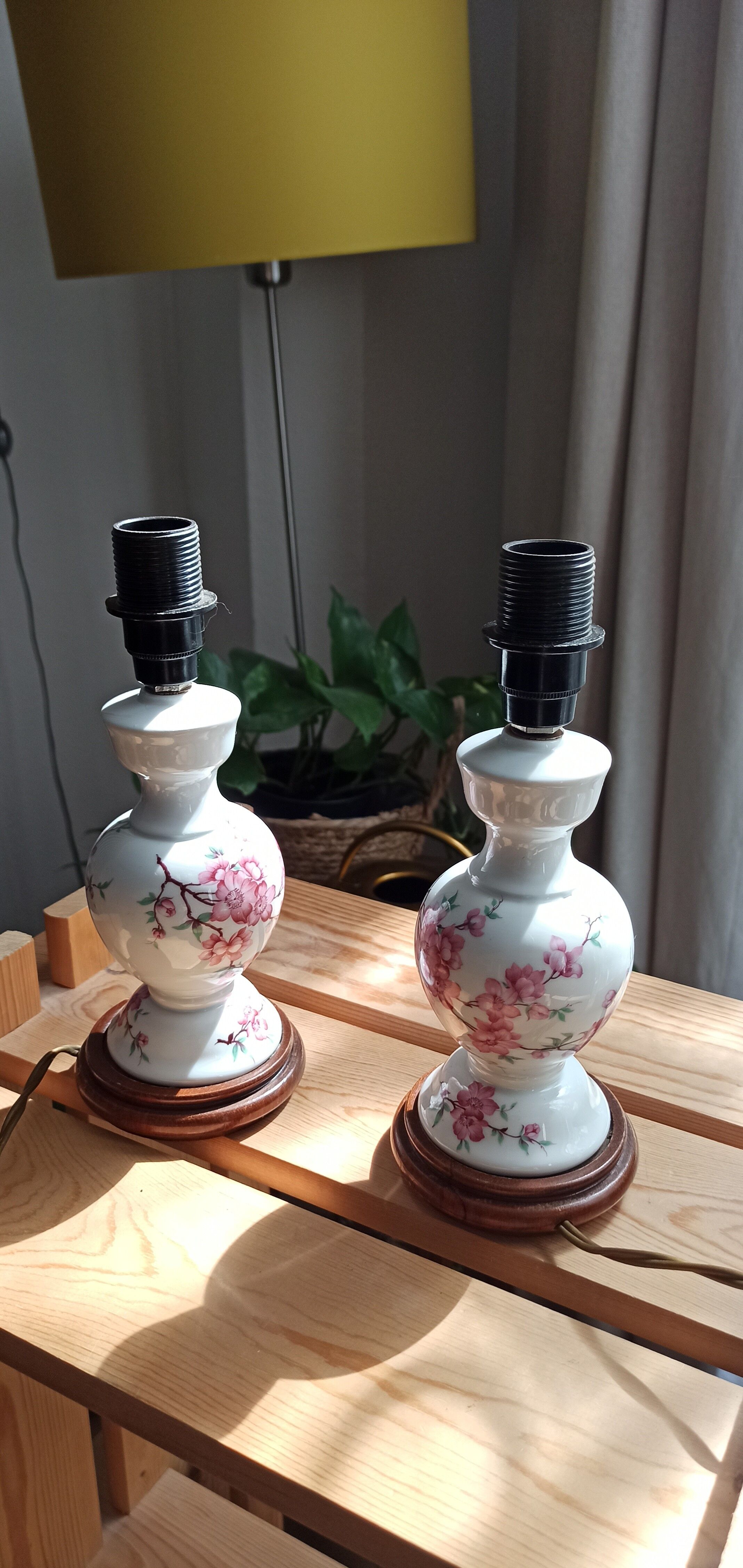 Pair of floral pattern bedside lamps