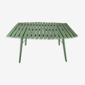 Folding garden table