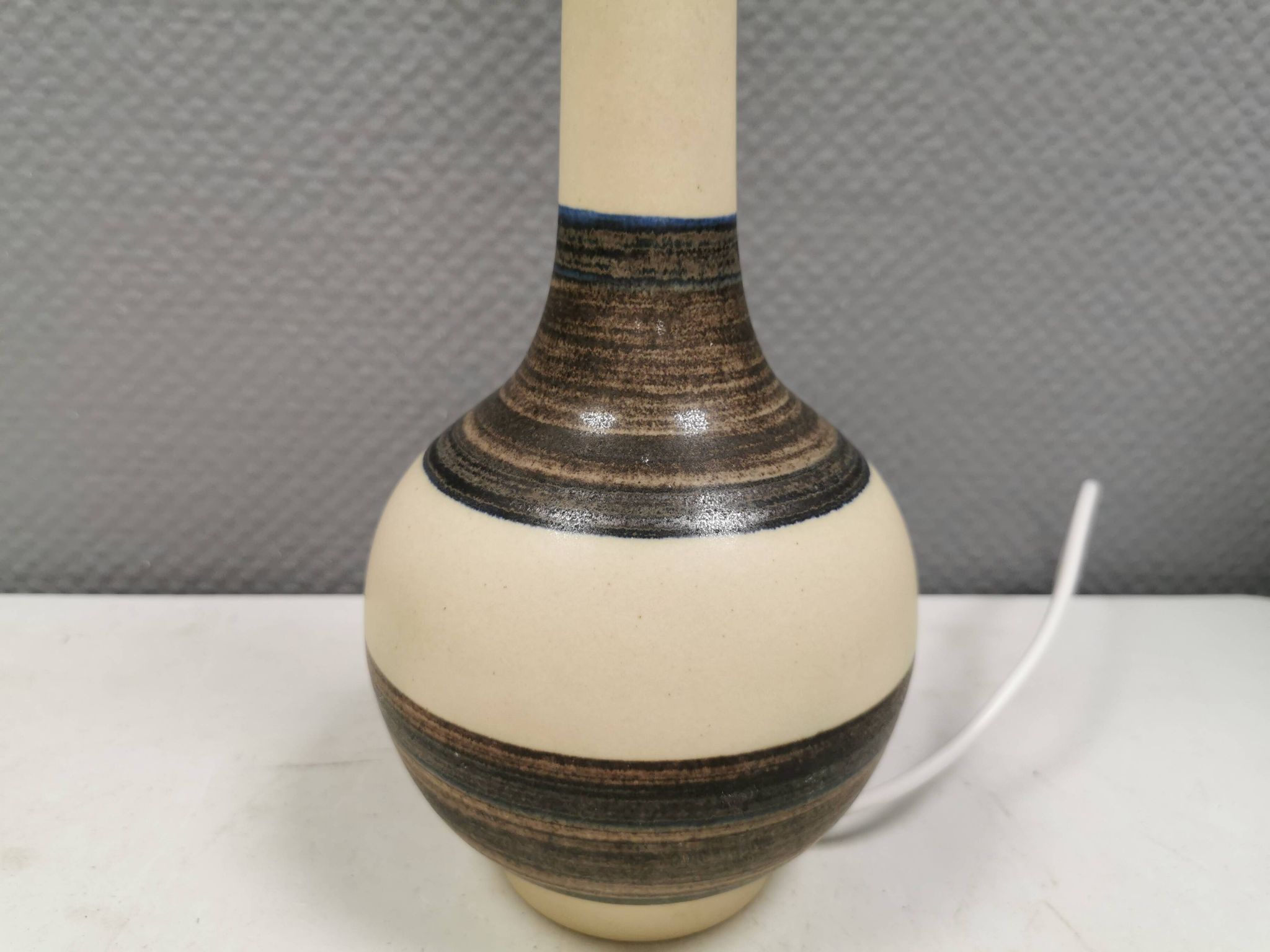 Beautiful table lamp in Ceramic, Danish and from the 1970-80s.