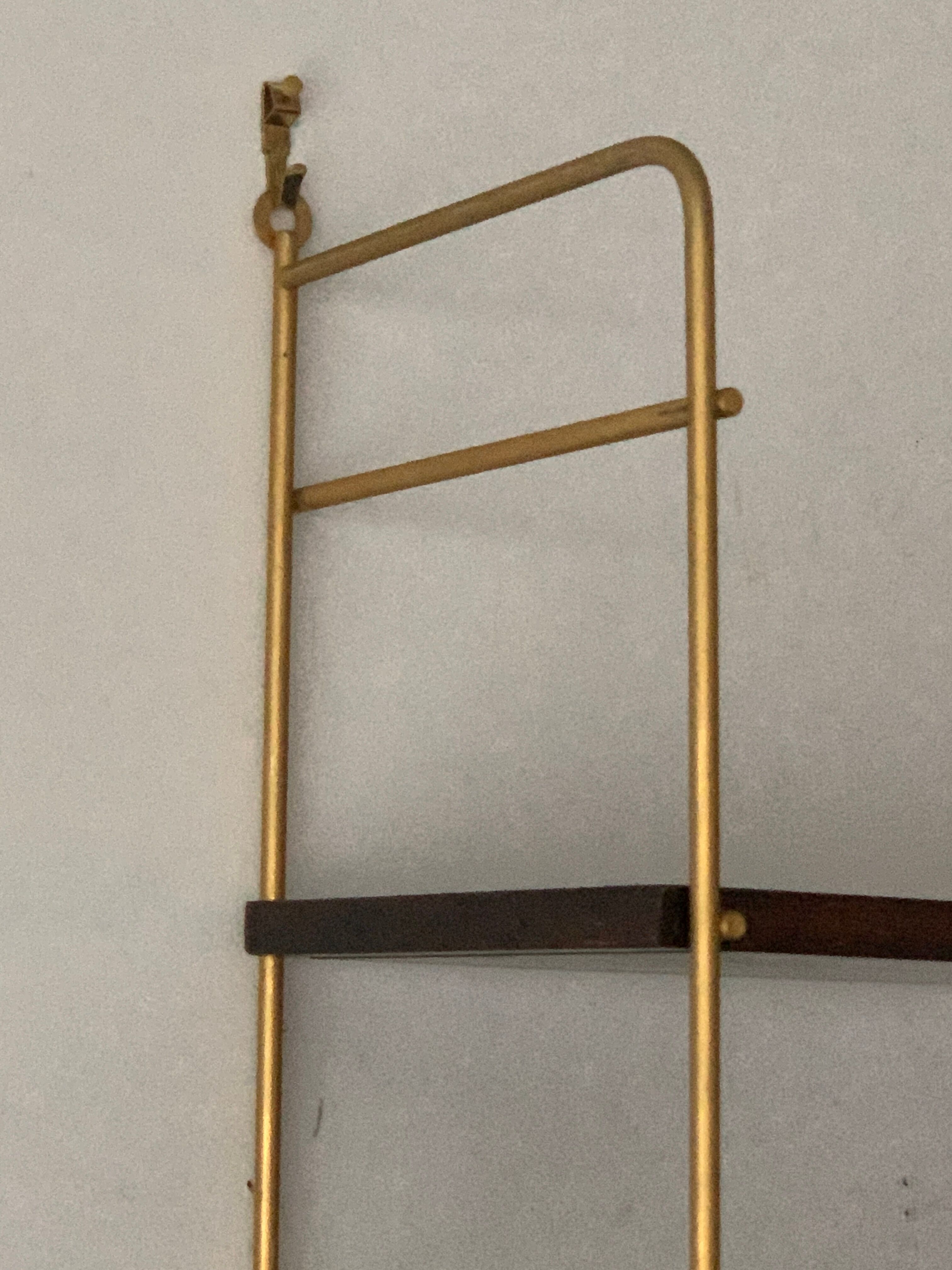 String wall shelf in wood and brass, 1960