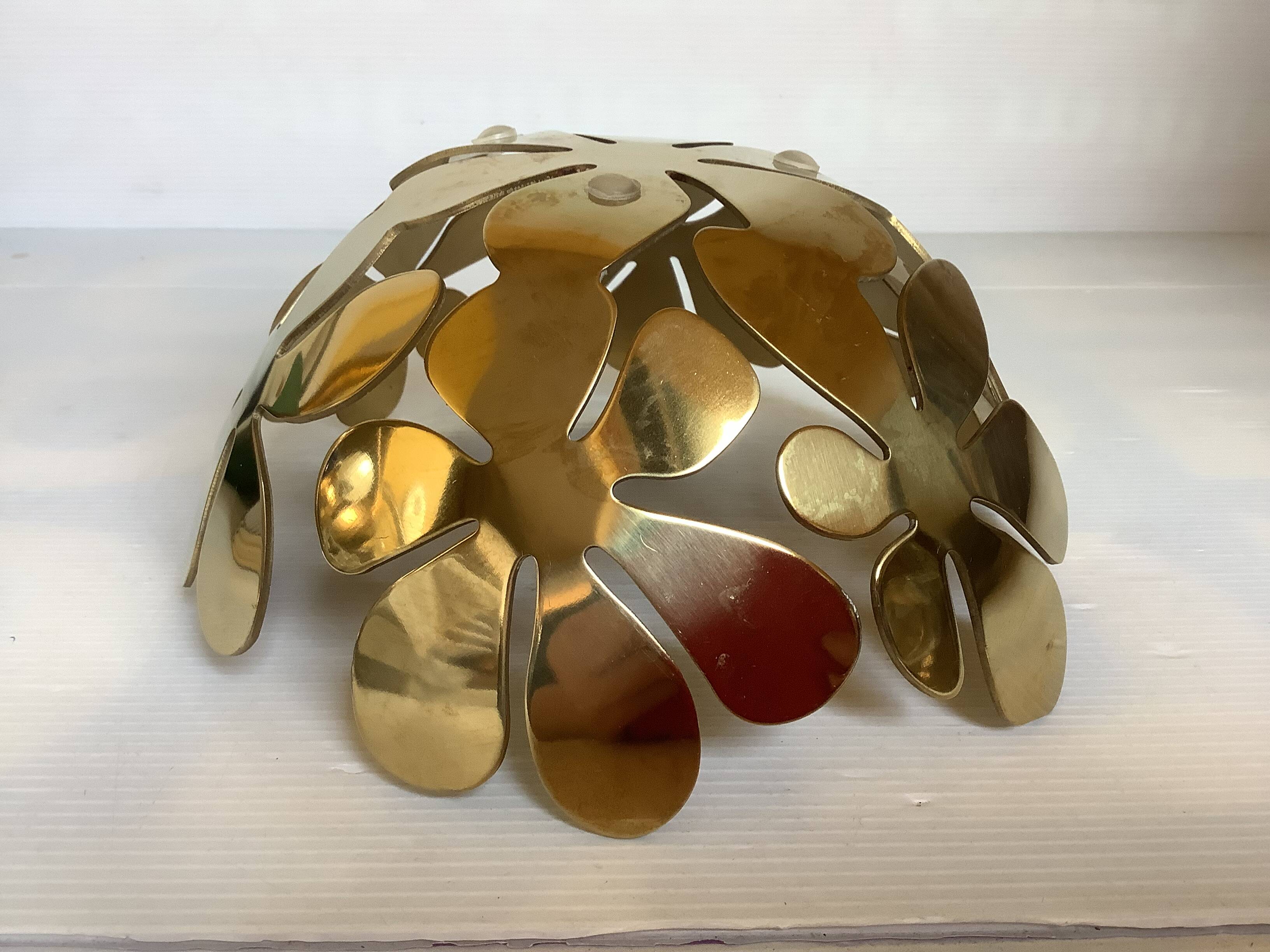 Golden cut design basket Monika Mulder