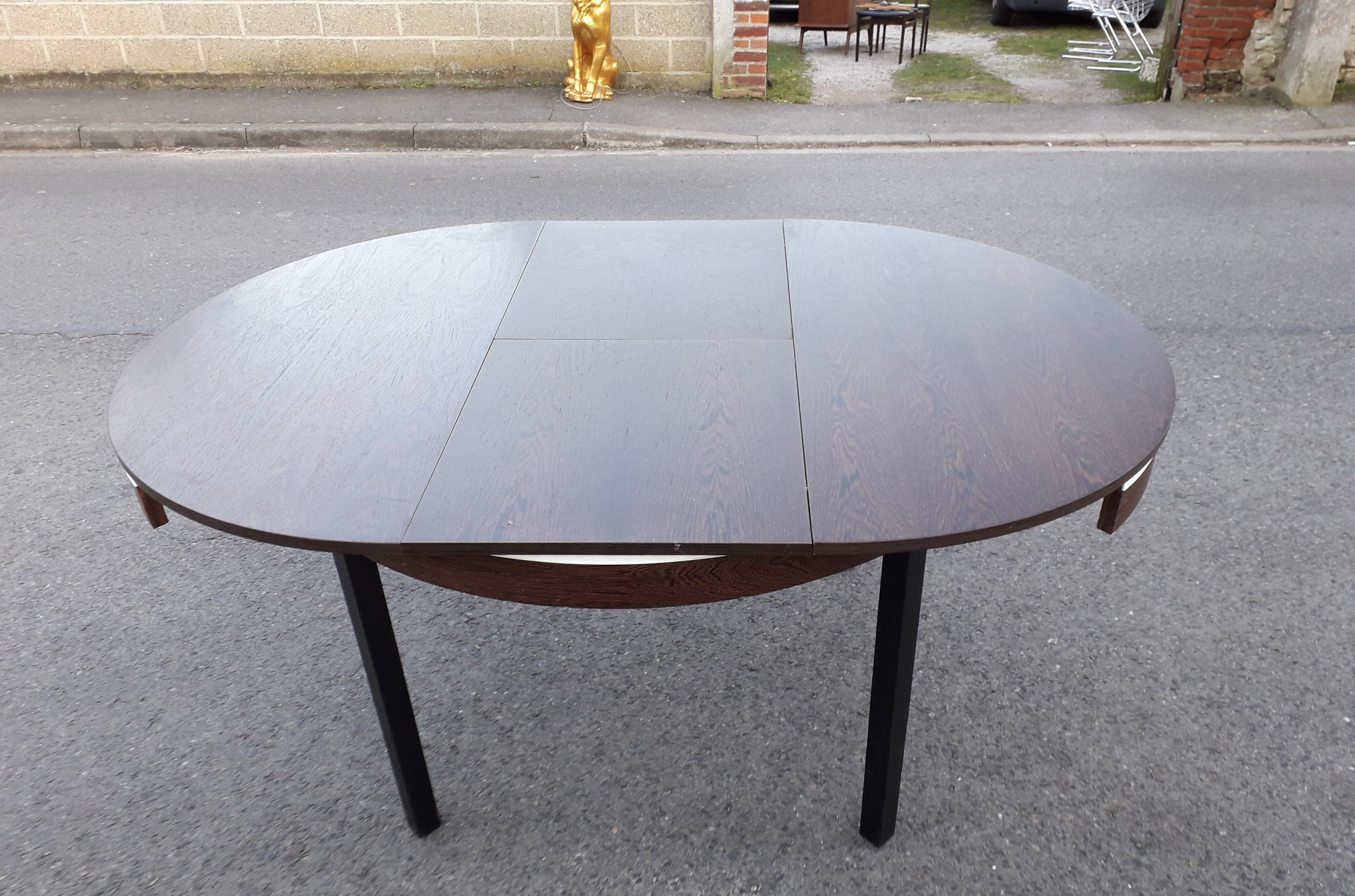 Round table expandable years 70