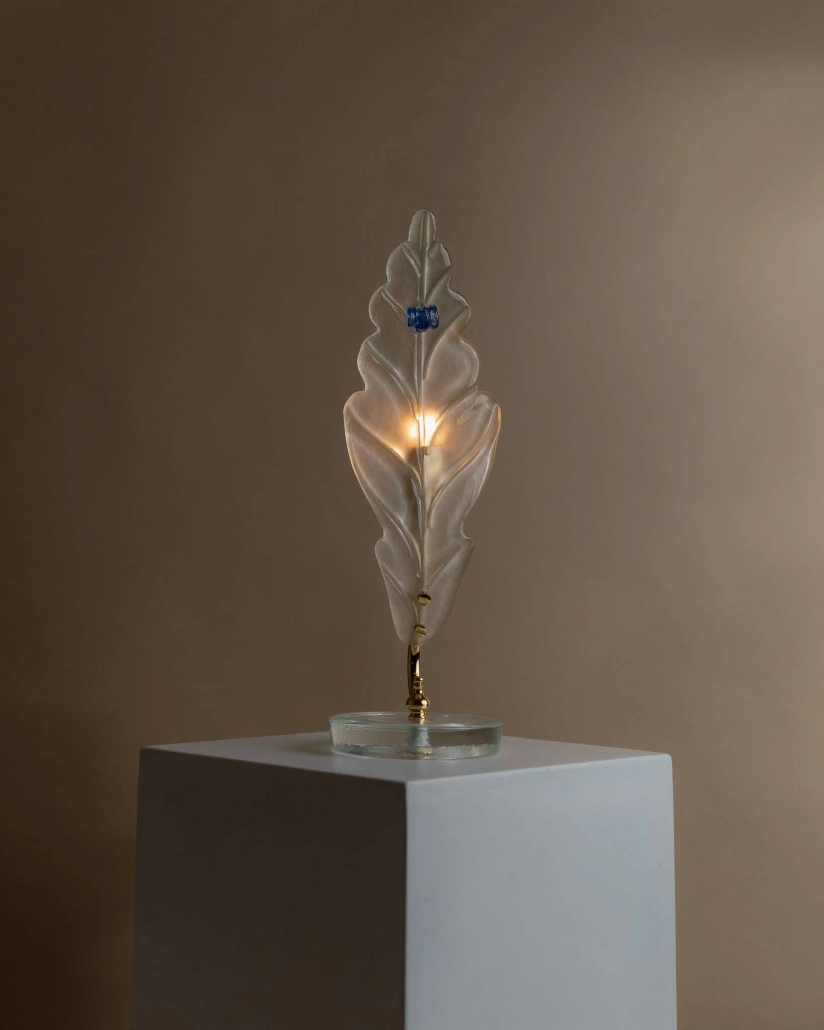 Vintage Murano glass table lamp – leaf-shaped glass with blue details – Italy 1980s