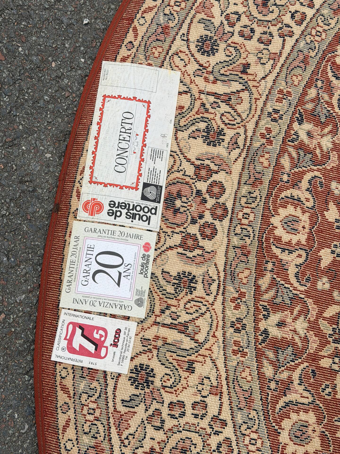 Large round vintage "Concerto" rug by Louis de Poortere – Persian style