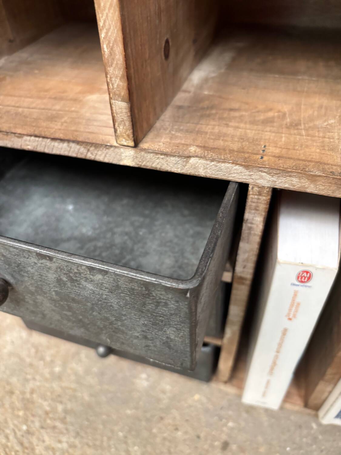 Contemporary trade furniture