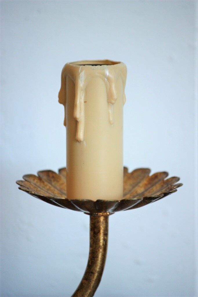 Applies "wheat sheaf" gold metal