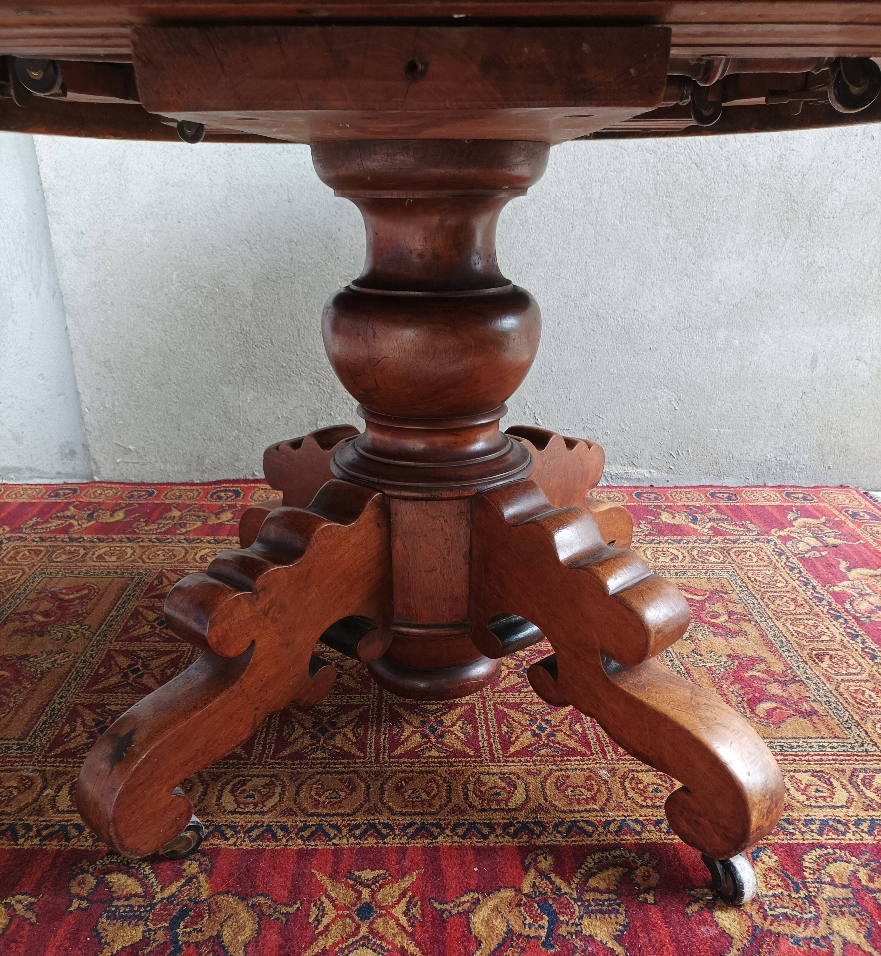 English oval table with 19th century mahogany extensions