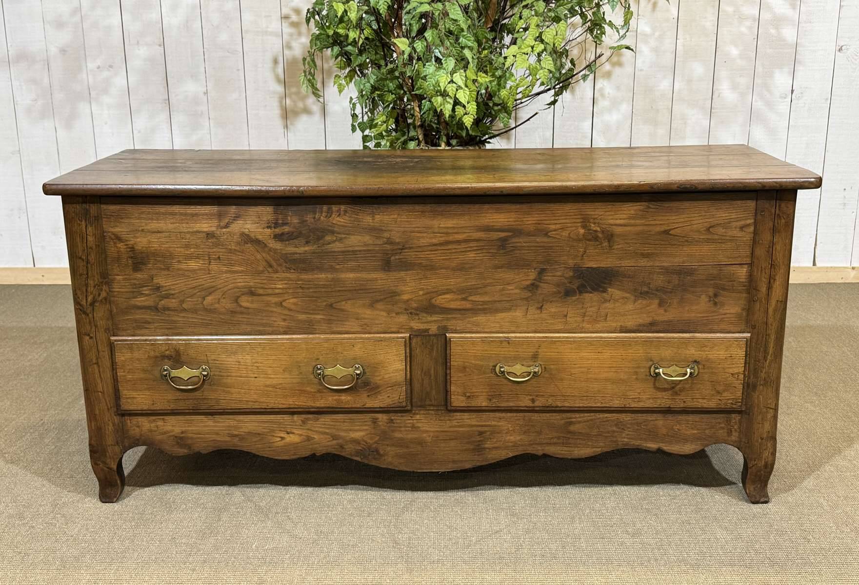 Louis XV 19th-century chest in chestnut with 2 drawers.