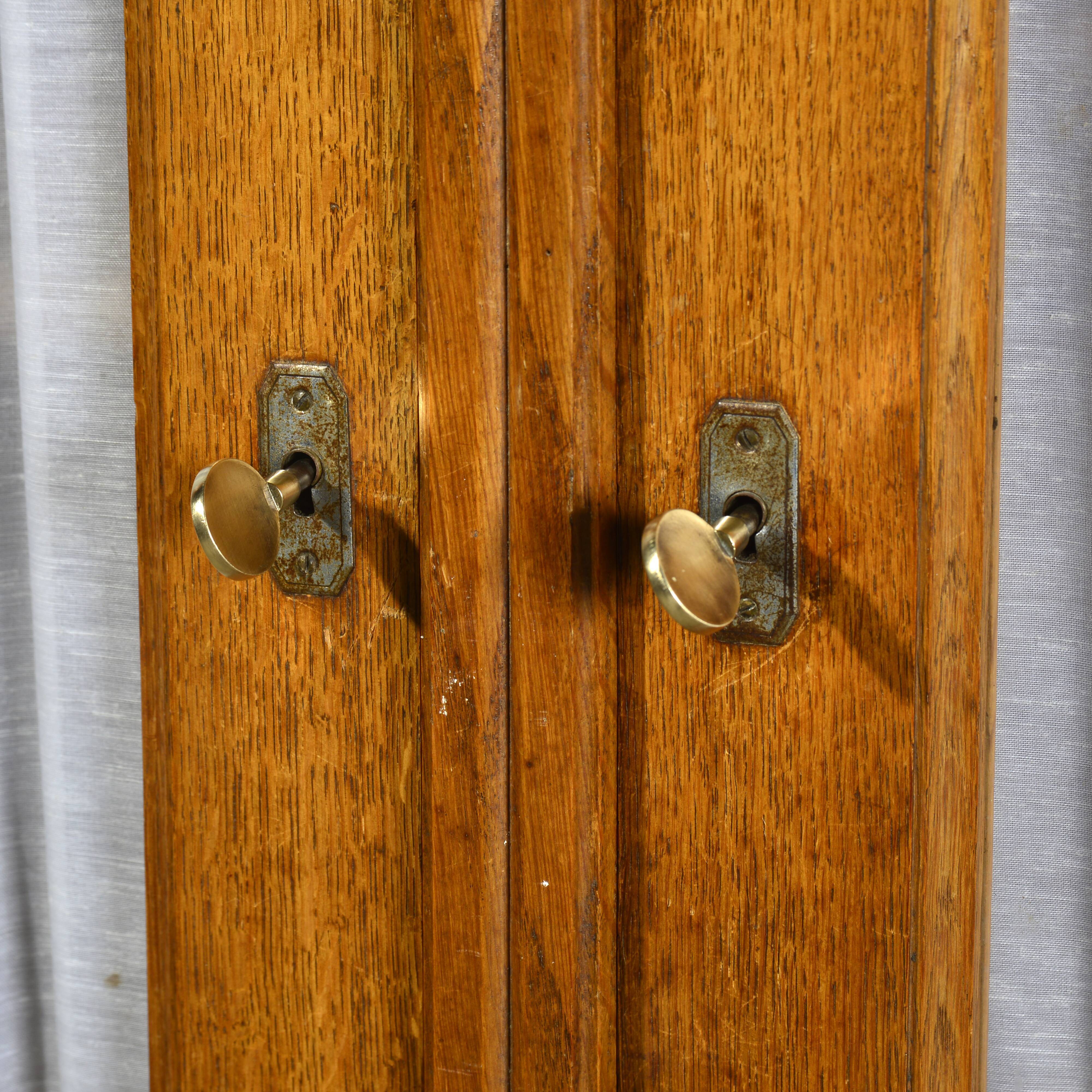 Bibliothèque ou armoire vitrée