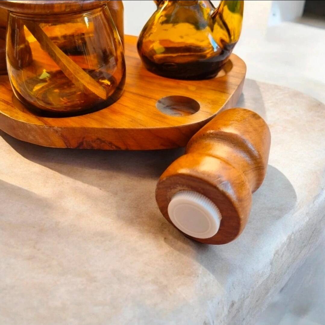 Condiment set in boxwood