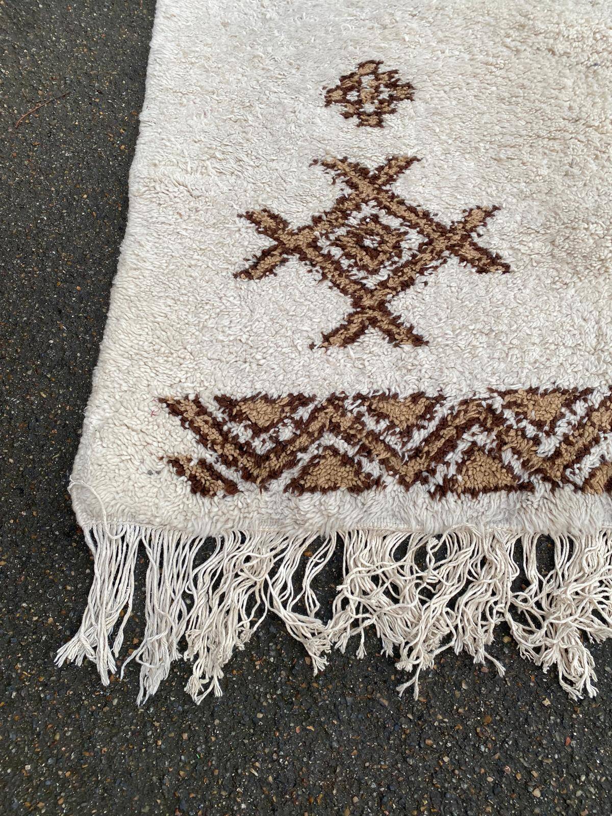Handmade knotted Berber Moroccan wool rug 170x225cm