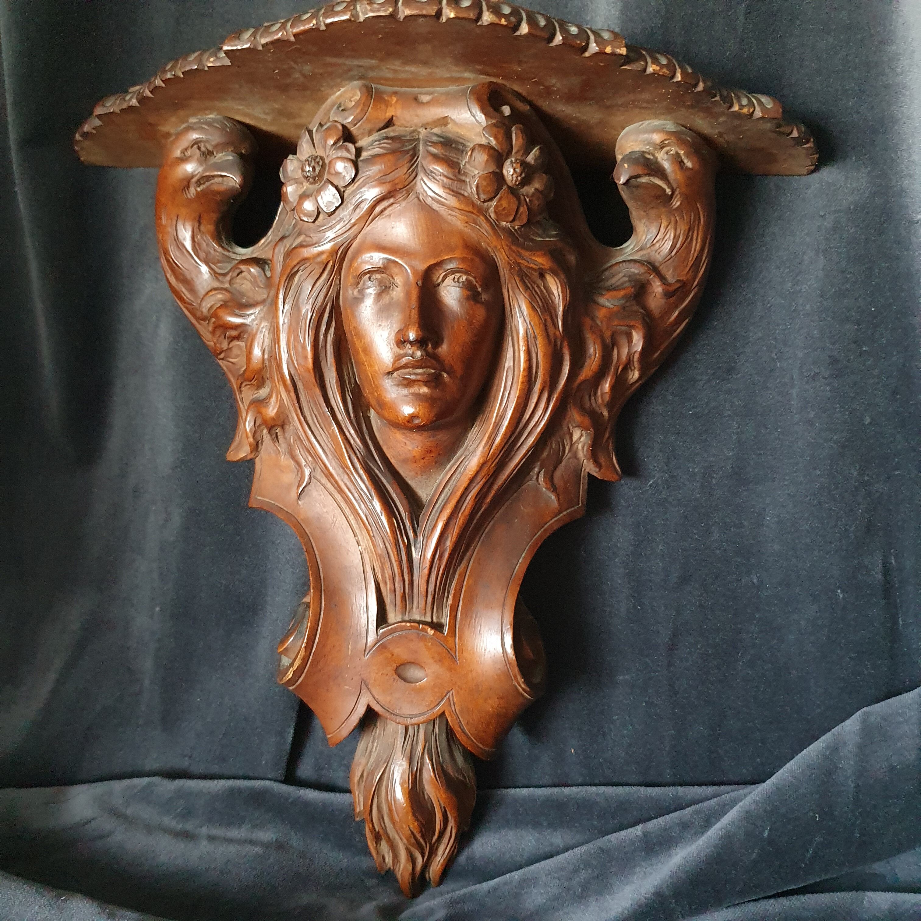 Paire d’étagères de mur d’art nouveau en bois