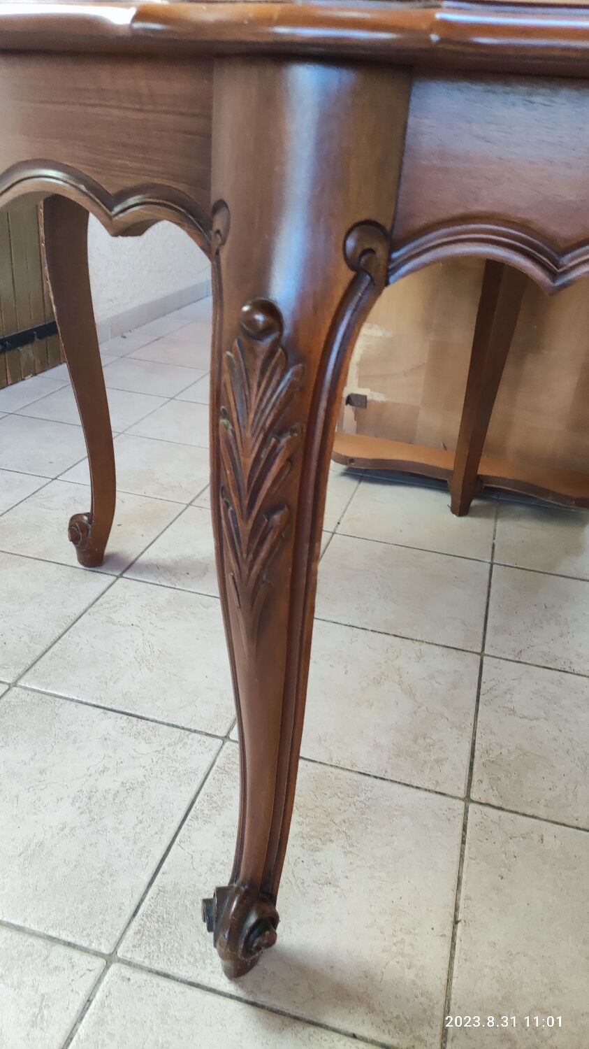 Round table and 6 chairs