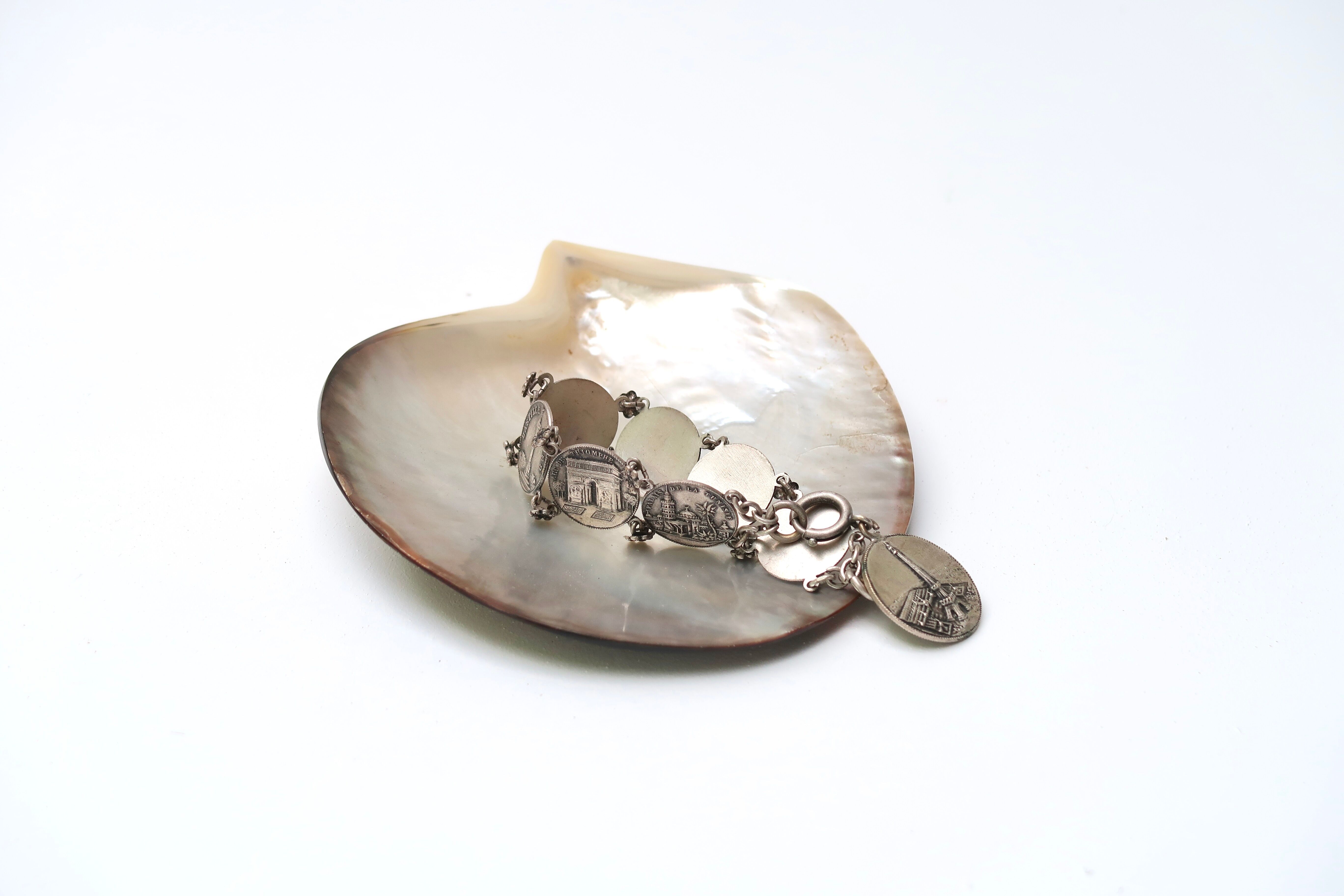 Empty mother-of-pearl pocket, polished pearl oyster, 70s